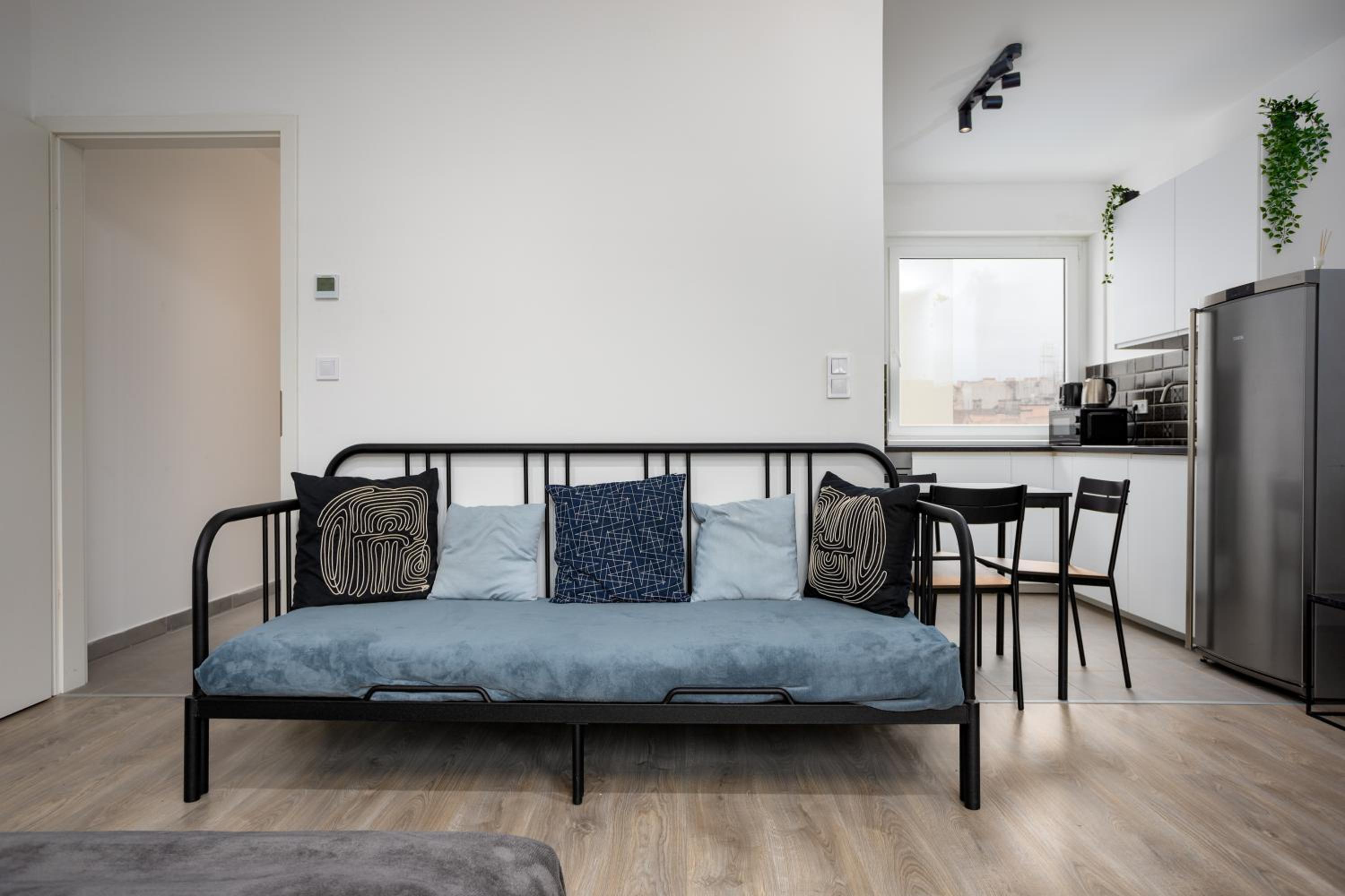 BrandNewTranquil Apartment with FREE PARKING