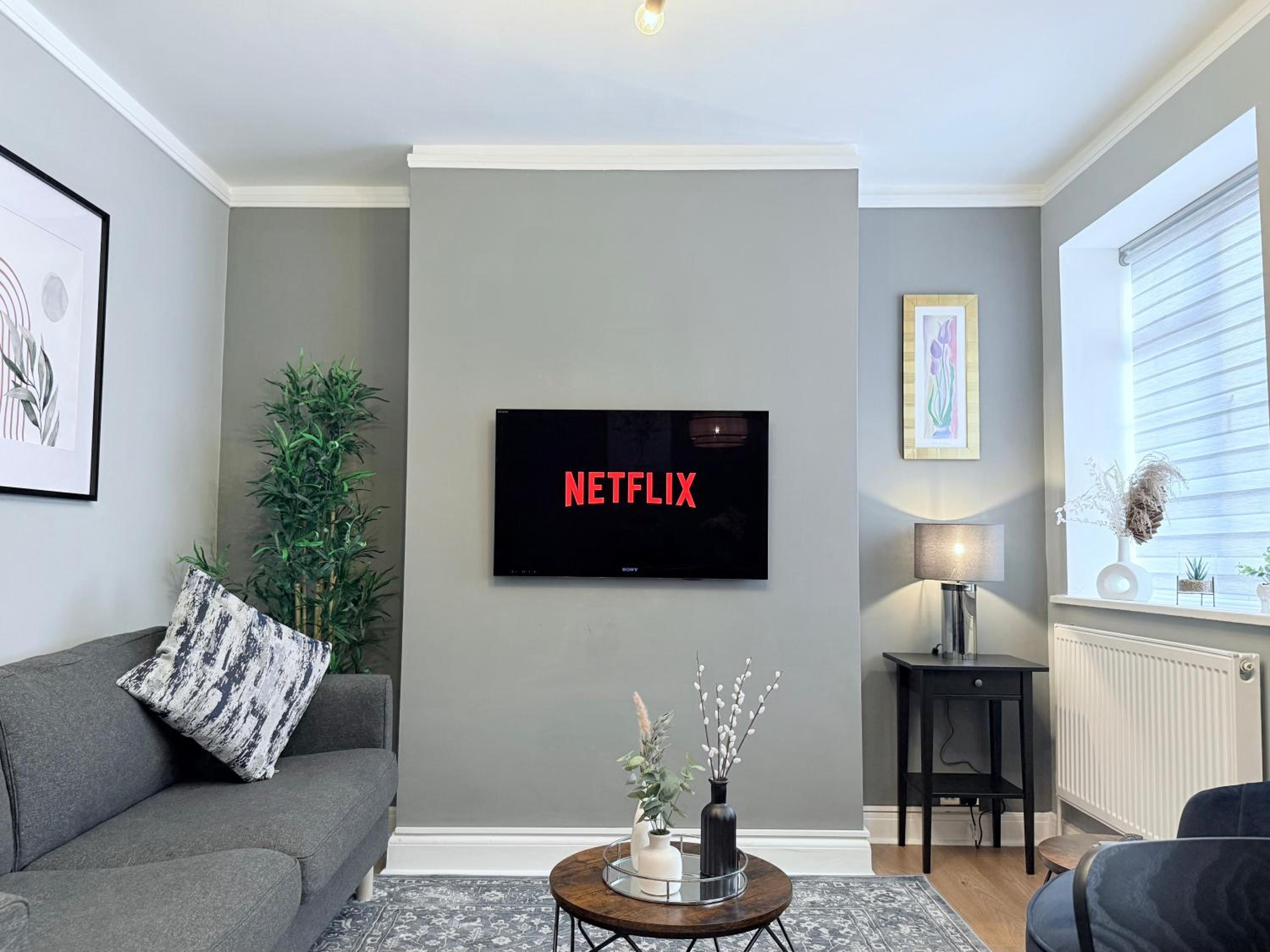 StayLondon - Sleeps 5 with Free Parking - best for Holiday, Concerts or Matches