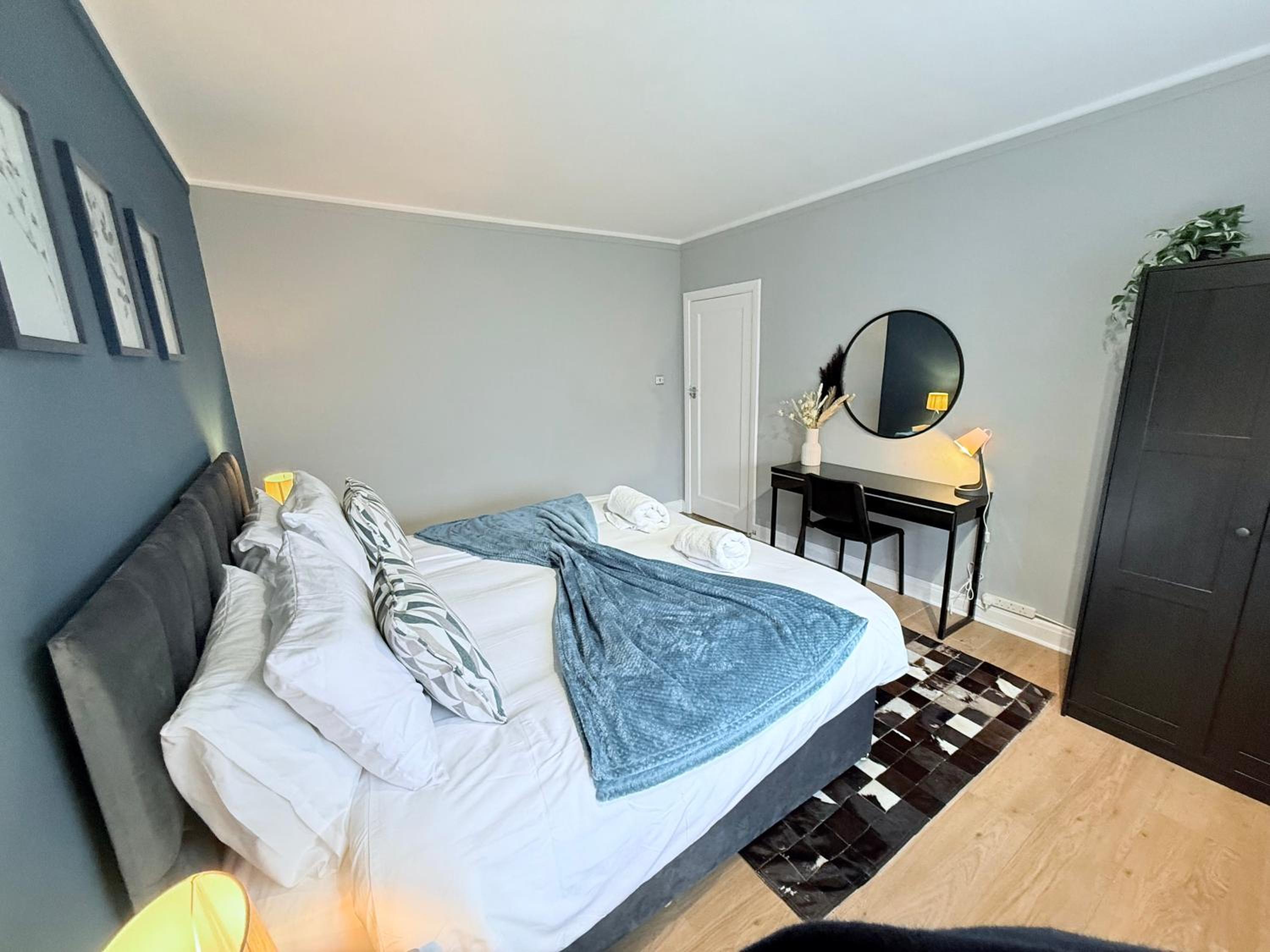 StayLondon - Sleeps 5 with Free Parking - best for Holiday, Concerts or Matches