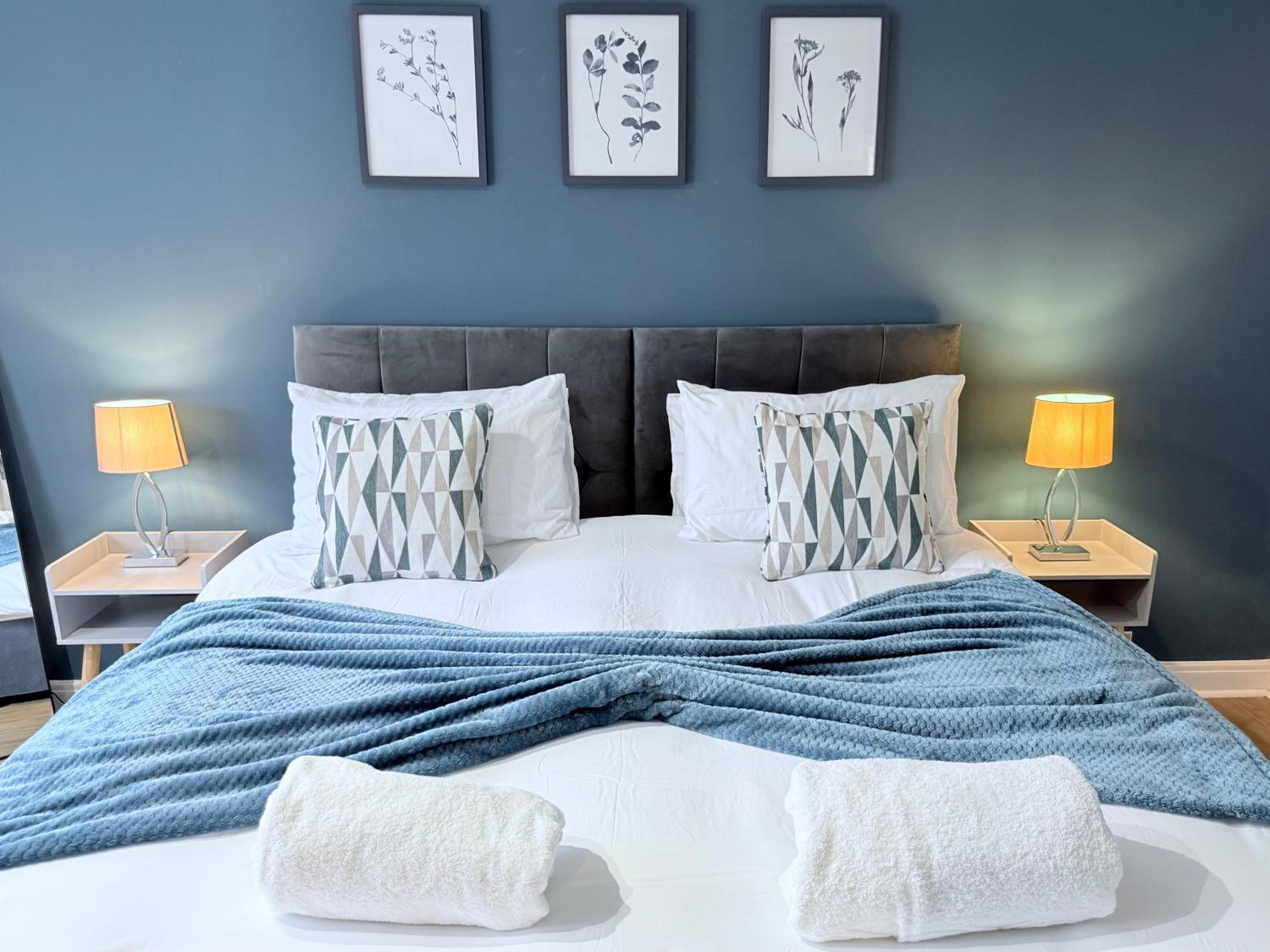 StayLondon - Sleeps 5 with Free Parking - best for Holiday, Concerts or Matches