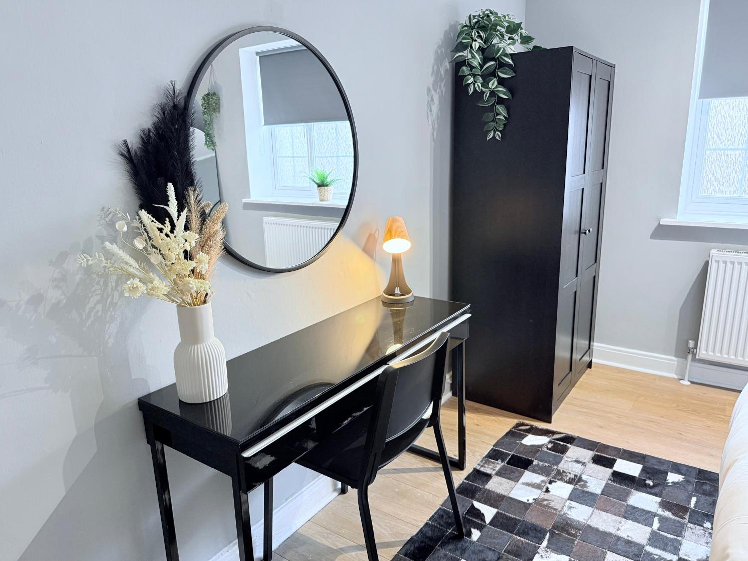 StayLondon - Sleeps 5 with Free Parking - best for Holiday, Concerts or Matches