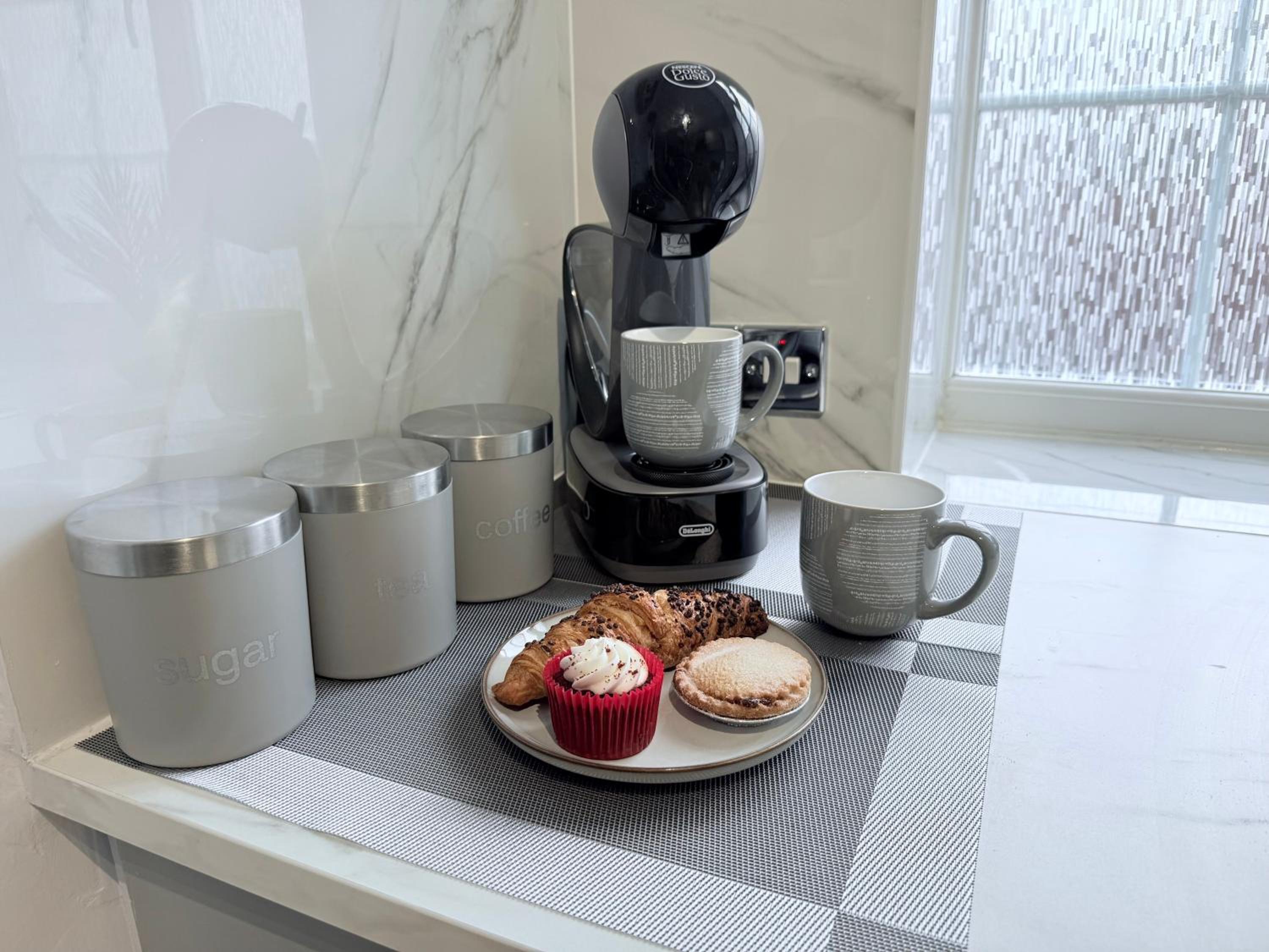 StayLondon - Sleeps 5 with Free Parking - best for Holiday, Concerts or Matches