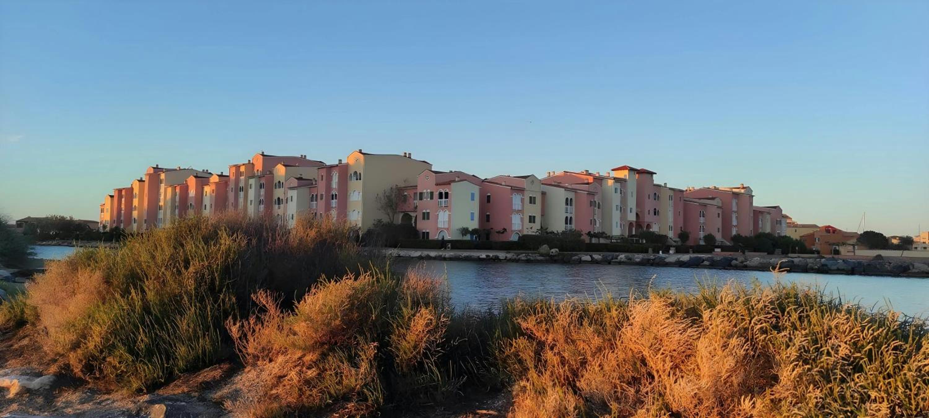 Cocon Marine-Piscine-Calme-Commerces-Vue lac