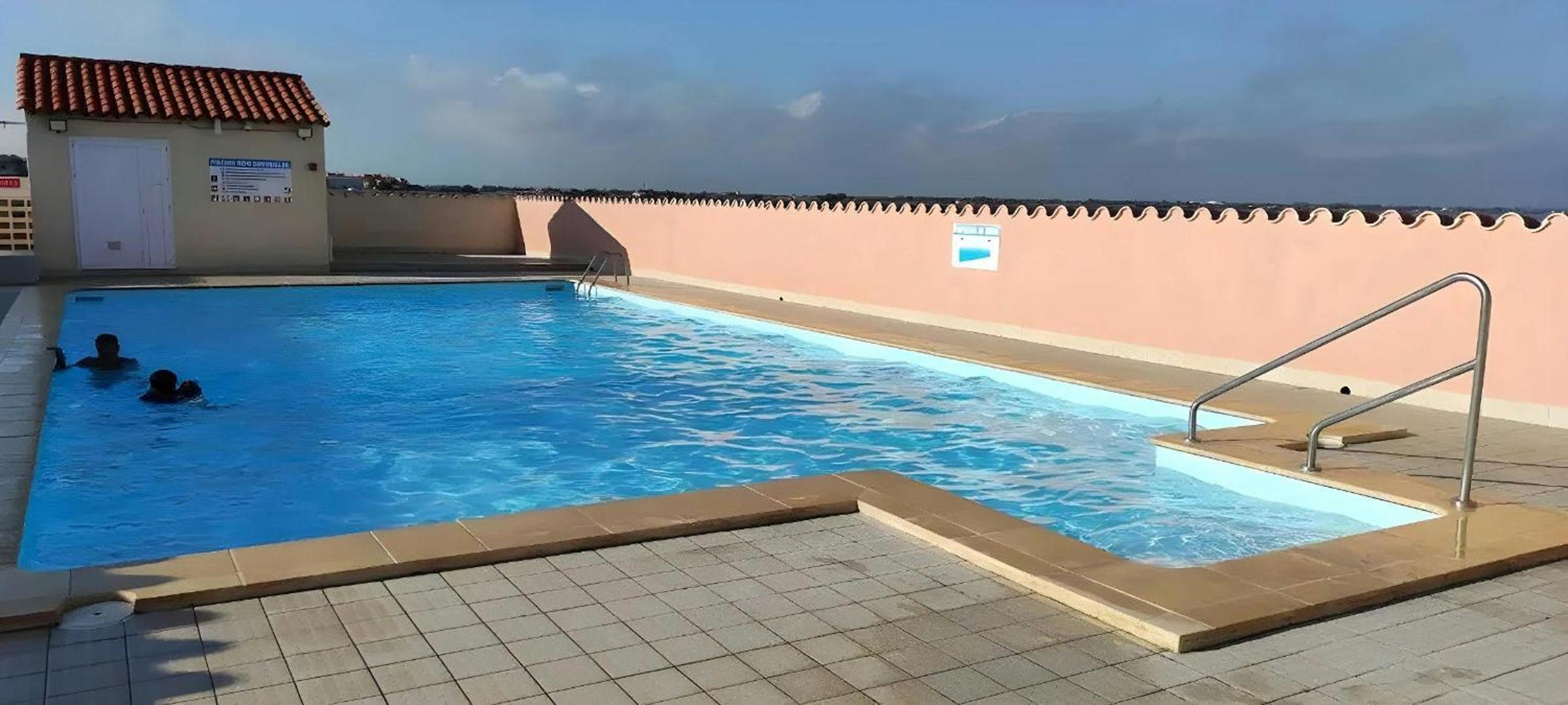 Cocon Marine-Piscine-Calme-Commerces-Vue lac