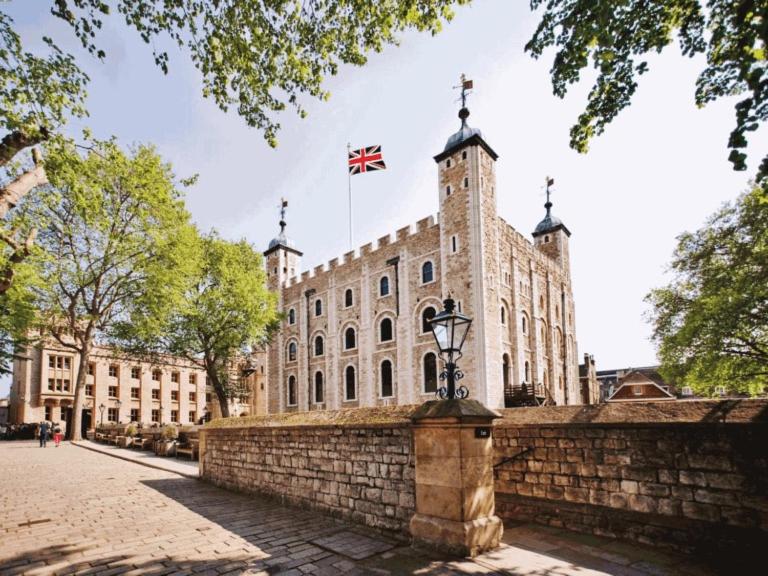 StayLondon - Sleeps 5 with Free Parking - best for Holiday, Concerts or Matches