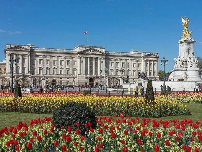 StayLondon - Sleeps 5 with Free Parking - best for Holiday, Concerts or Matches