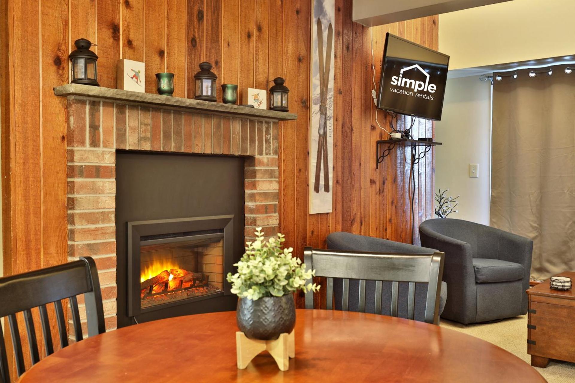 Alpine Oasis Studio at Mountain Green Resort - Shuttle to the Slopes, Pool, Hot Tub, Gym, Ski Shop, Restaurant!
