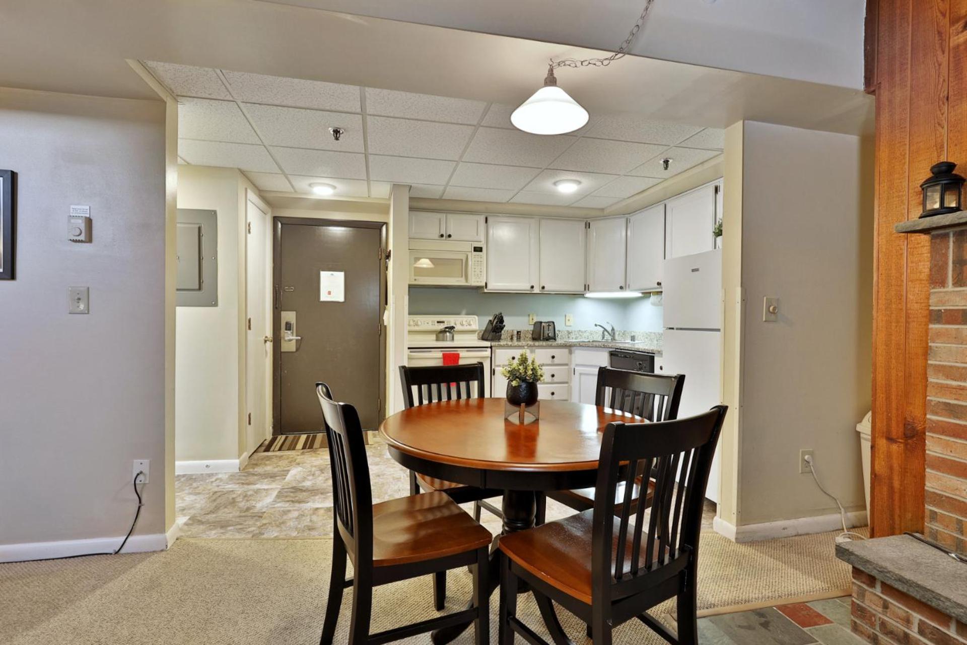 Alpine Oasis Studio at Mountain Green Resort - Shuttle to the Slopes, Pool, Hot Tub, Gym, Ski Shop, Restaurant!