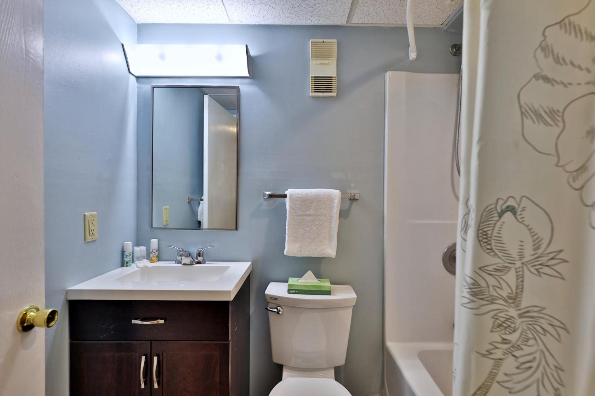 Alpine Oasis Studio at Mountain Green Resort - Shuttle to the Slopes, Pool, Hot Tub, Gym, Ski Shop, Restaurant!