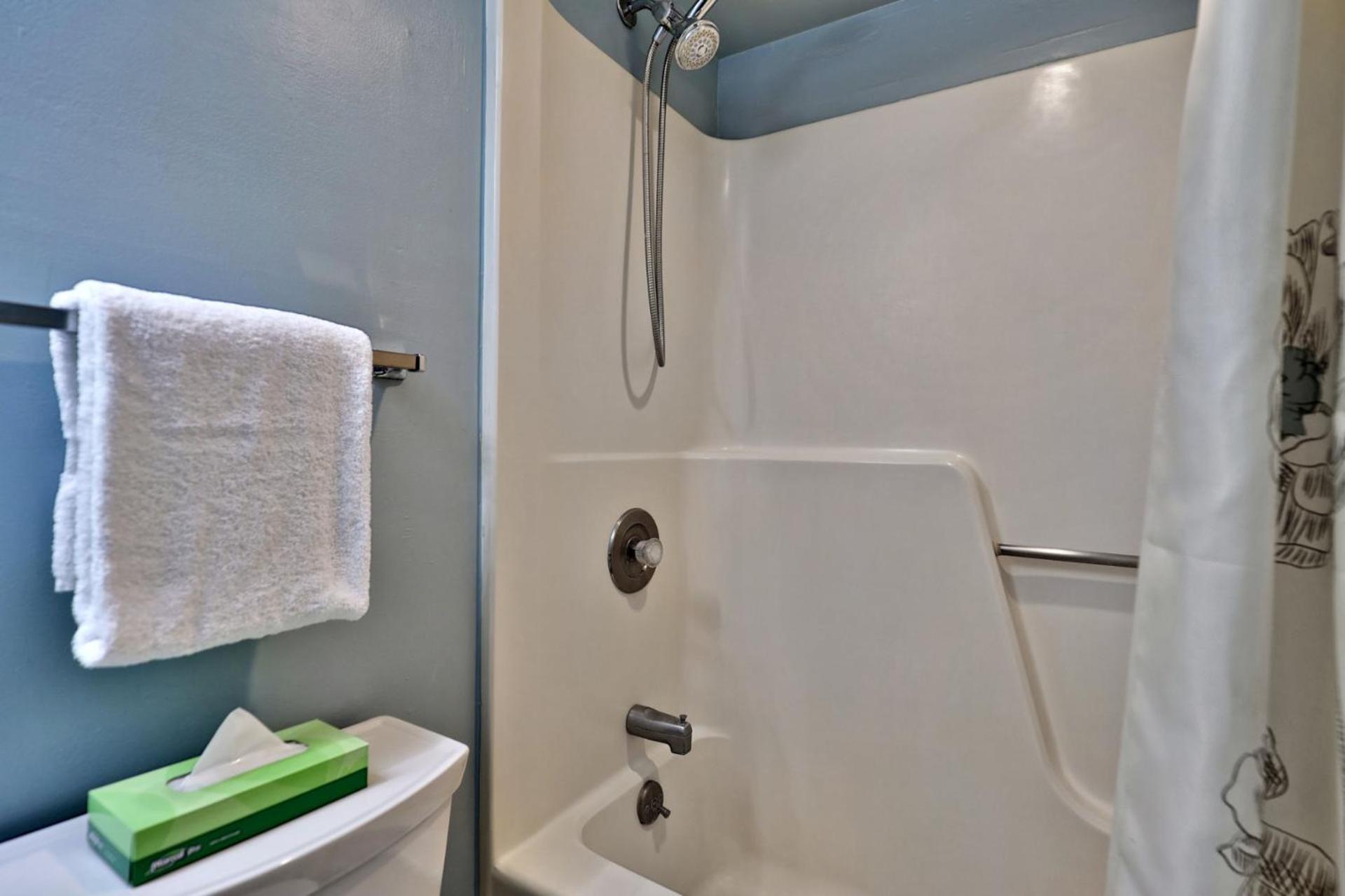 Alpine Oasis Studio at Mountain Green Resort - Shuttle to the Slopes, Pool, Hot Tub, Gym, Ski Shop, Restaurant!