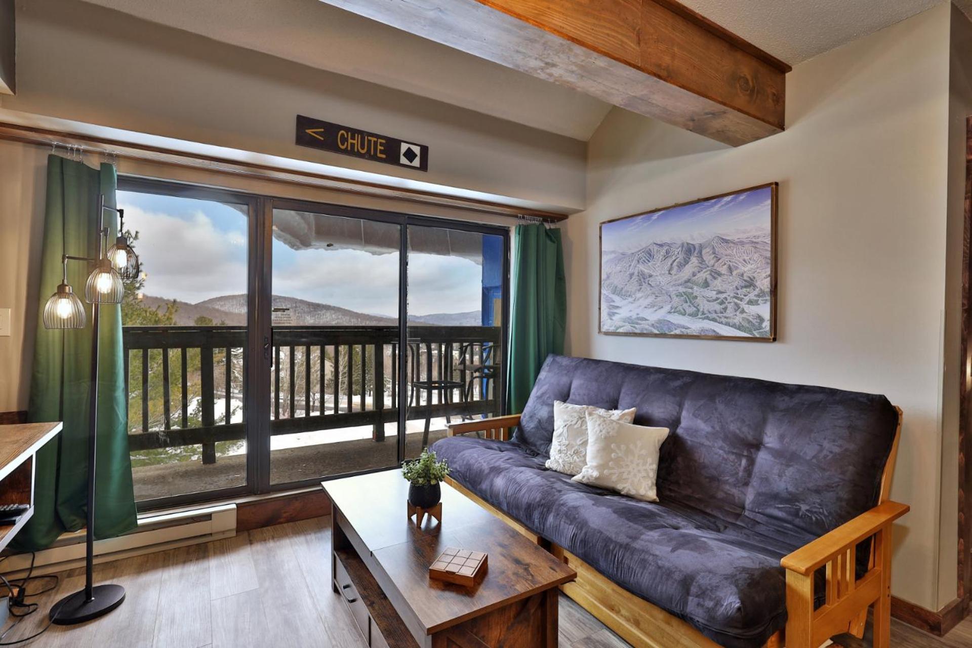 The Mountain Green Nook with Views, Shuttle Bus, Pools, Hot Tub, Gym, Ski Shop, Restaurant