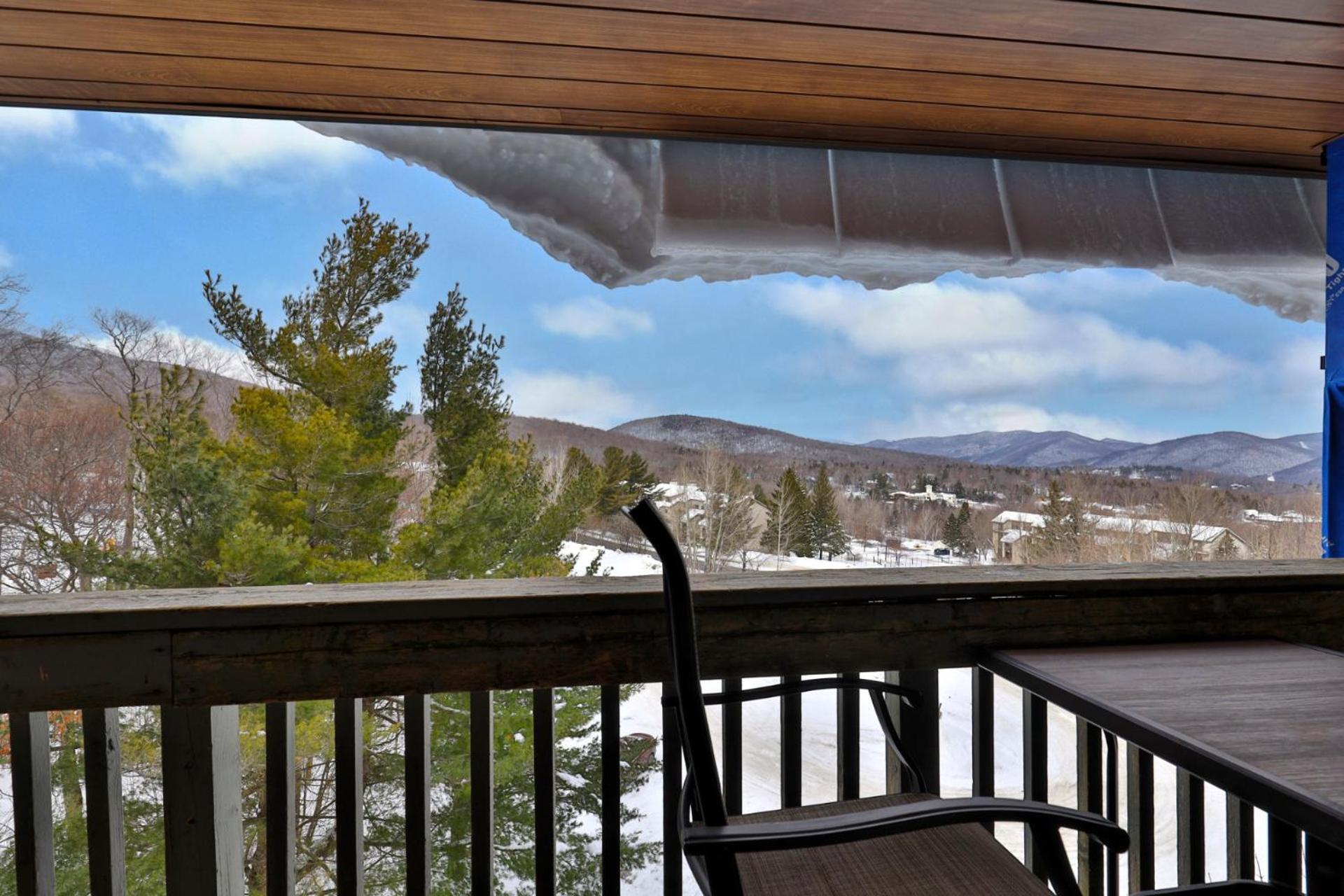 The Mountain Green Nook with Views, Shuttle Bus, Pools, Hot Tub, Gym, Ski Shop, Restaurant