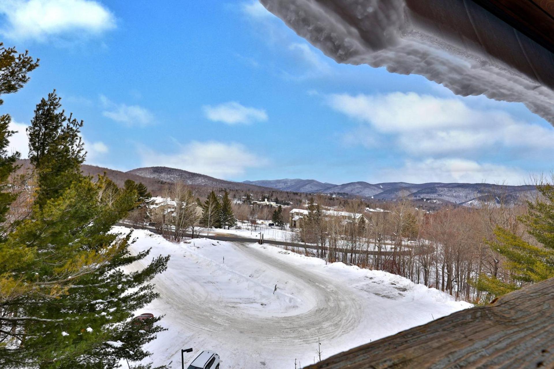 The Mountain Green Nook with Views, Shuttle Bus, Pools, Hot Tub, Gym, Ski Shop, Restaurant