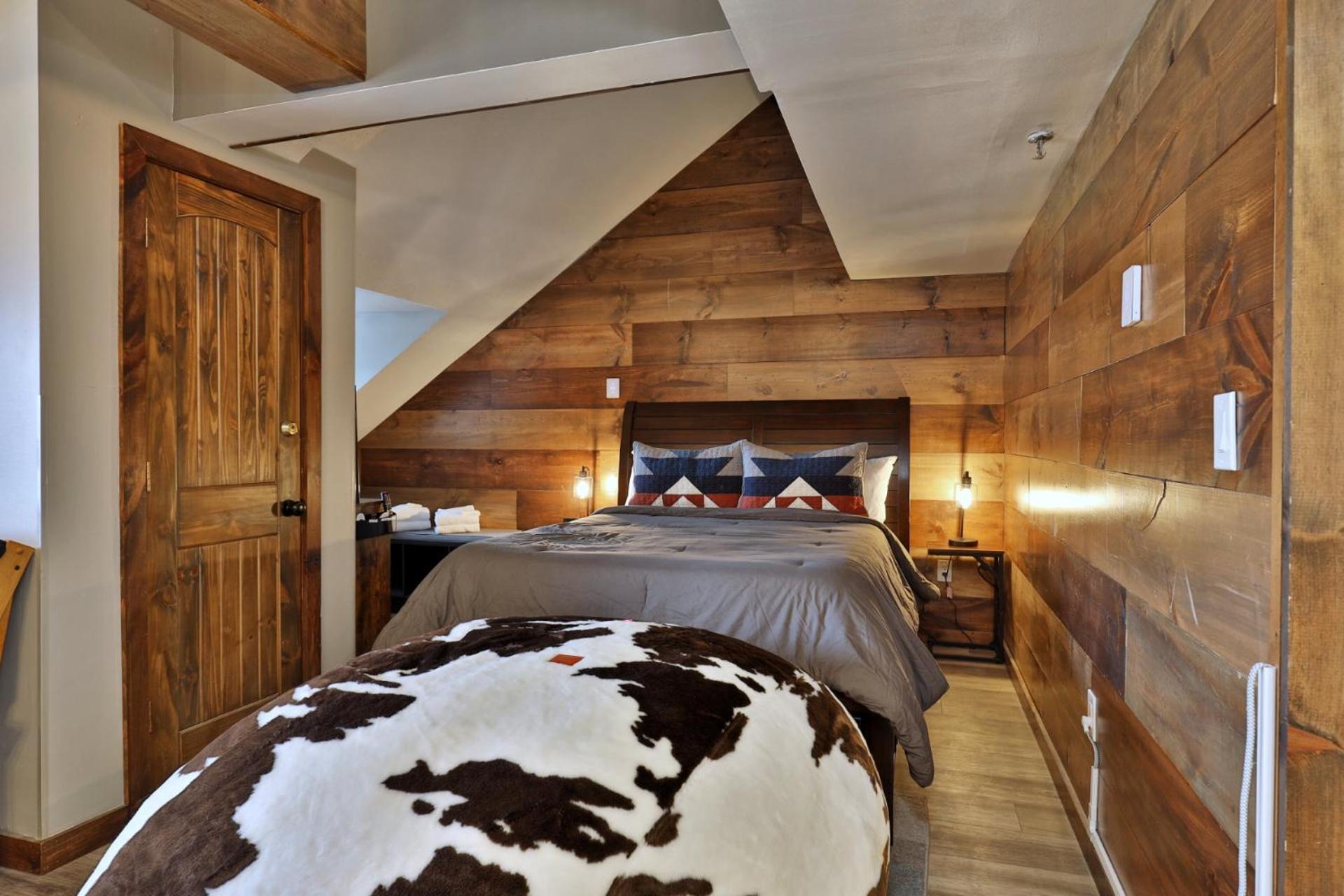 The Mountain Green Nook with Views, Shuttle Bus, Pools, Hot Tub, Gym, Ski Shop, Restaurant