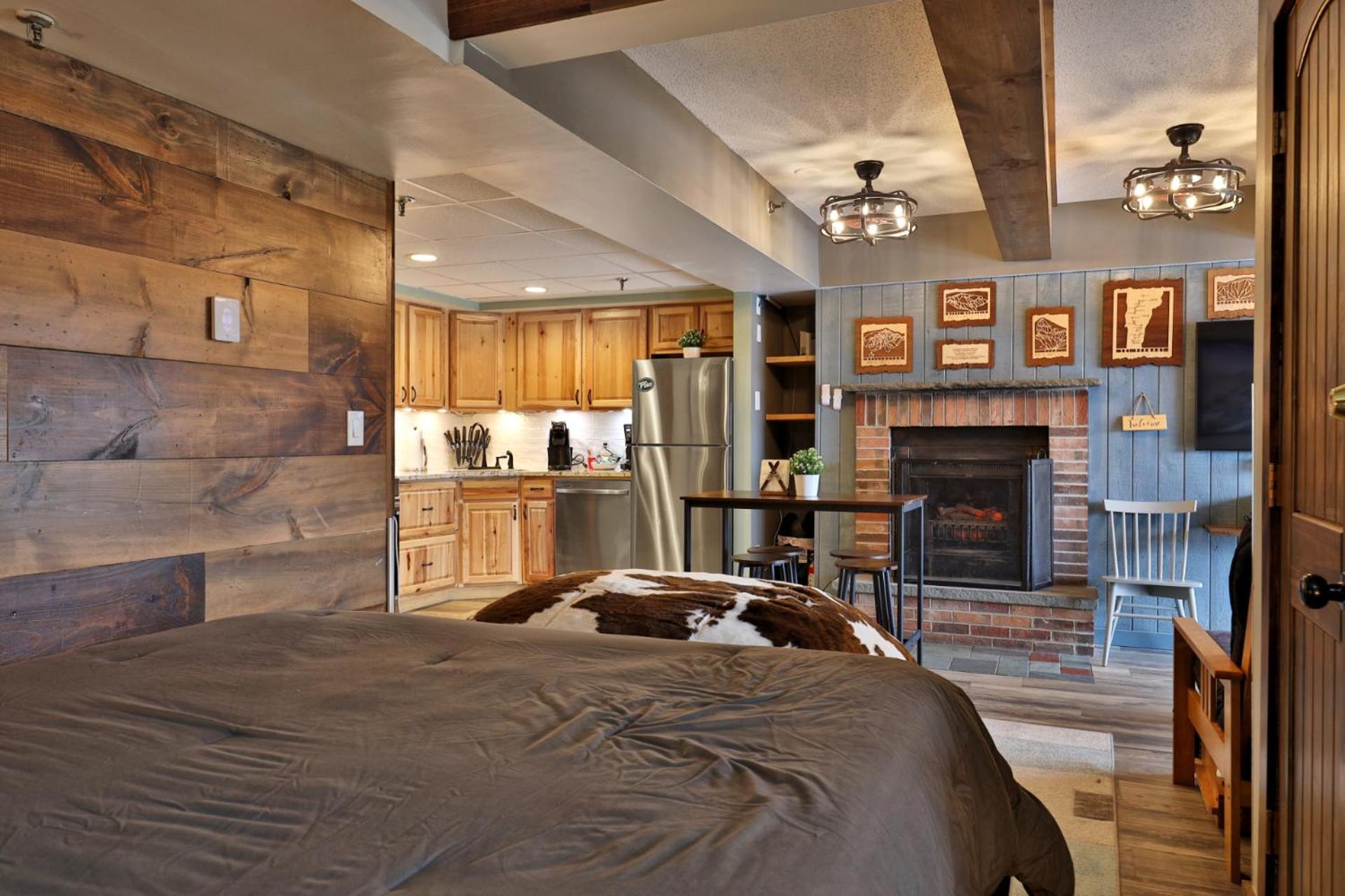 The Mountain Green Nook with Views, Shuttle Bus, Pools, Hot Tub, Gym, Ski Shop, Restaurant