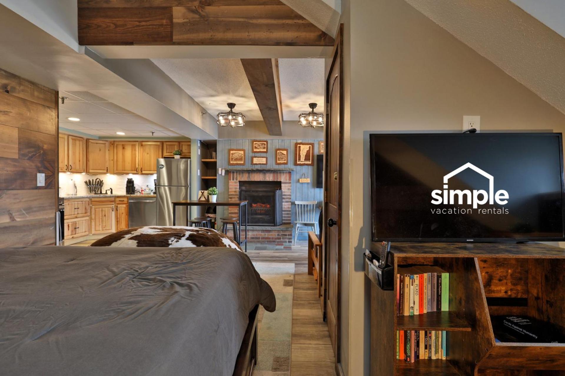 The Mountain Green Nook with Views, Shuttle Bus, Pools, Hot Tub, Gym, Ski Shop, Restaurant