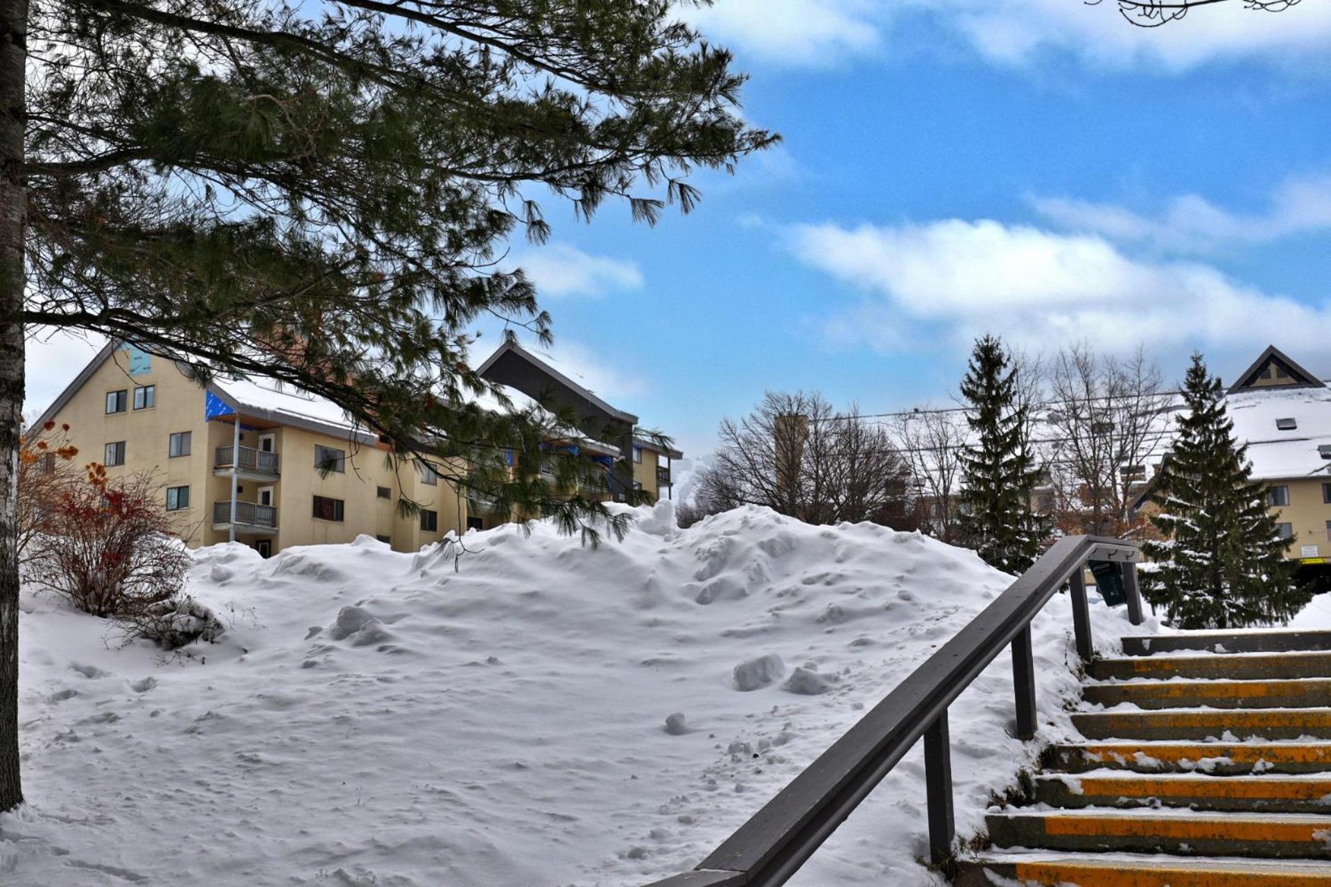 The Mountain Green Nook with Views, Shuttle Bus, Pools, Hot Tub, Gym, Ski Shop, Restaurant