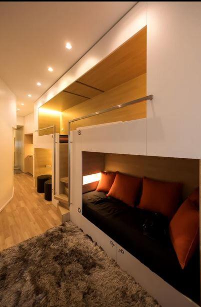 Space Shuttle studios - Tiny House