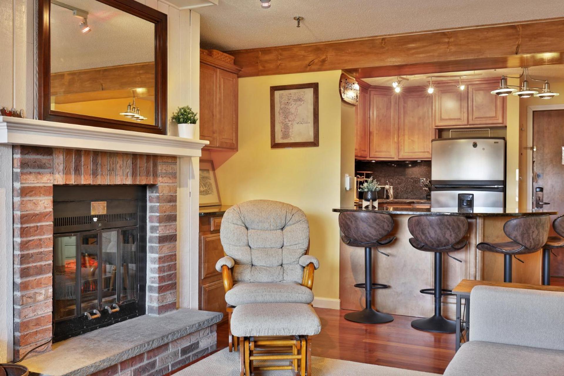 Behnke Family Retreat, Mountain View 1BR-1BA Condo at Mountain Green Resort, Ski Shuttle