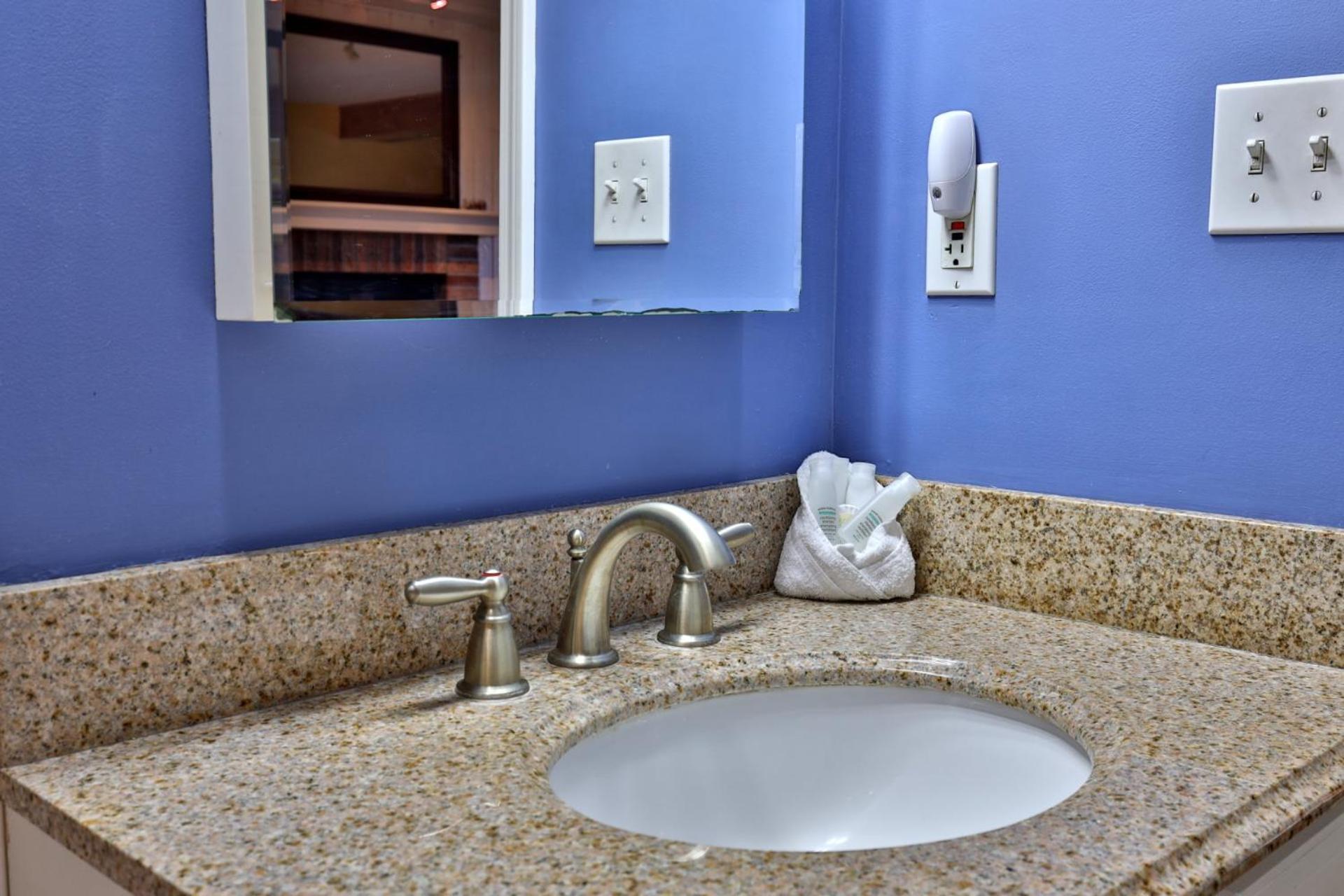 Behnke Family Retreat, Mountain View 1BR-1BA Condo at Mountain Green Resort, Ski Shuttle