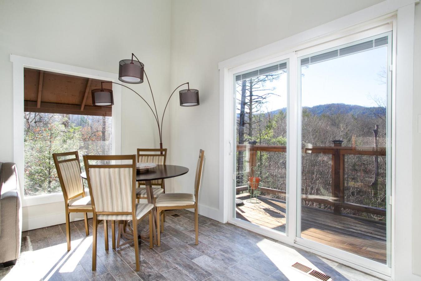 Peaceful Heights with Cozy Decks and Smart TV