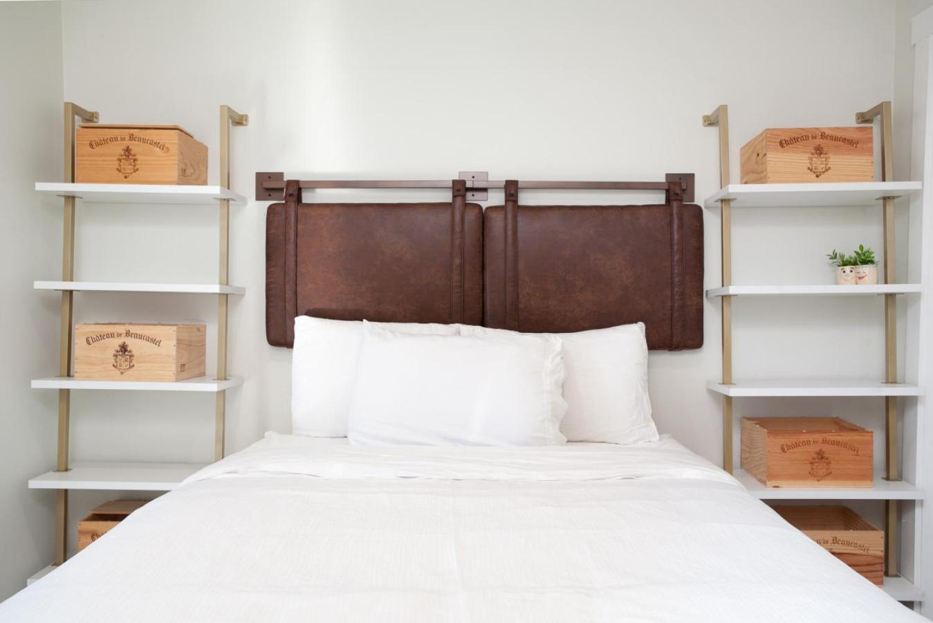 Peaceful Heights with Cozy Decks and Smart TV