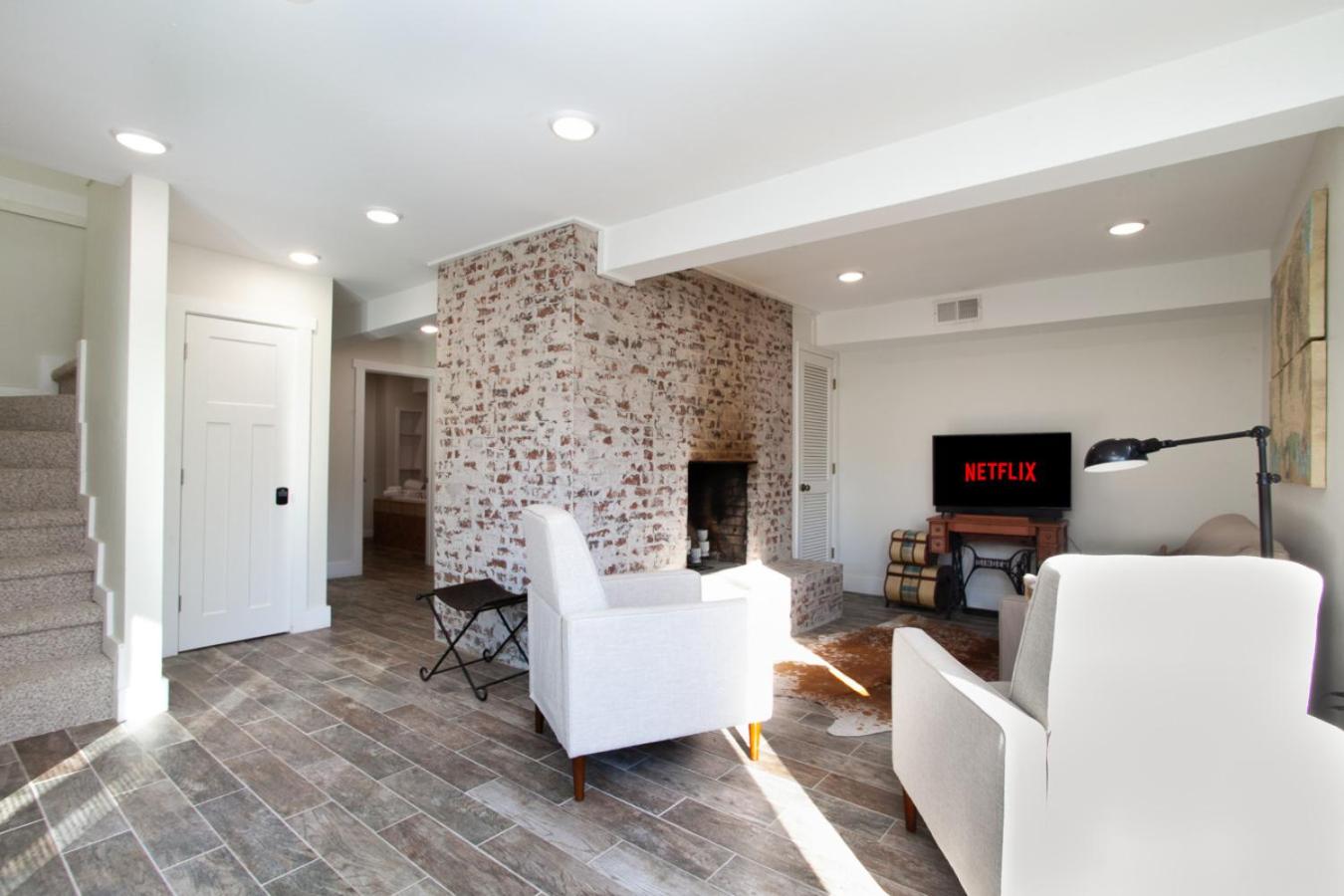 Peaceful Heights with Cozy Decks and Smart TV
