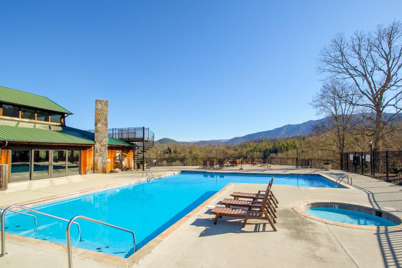 Peaceful Heights with Cozy Decks and Smart TV