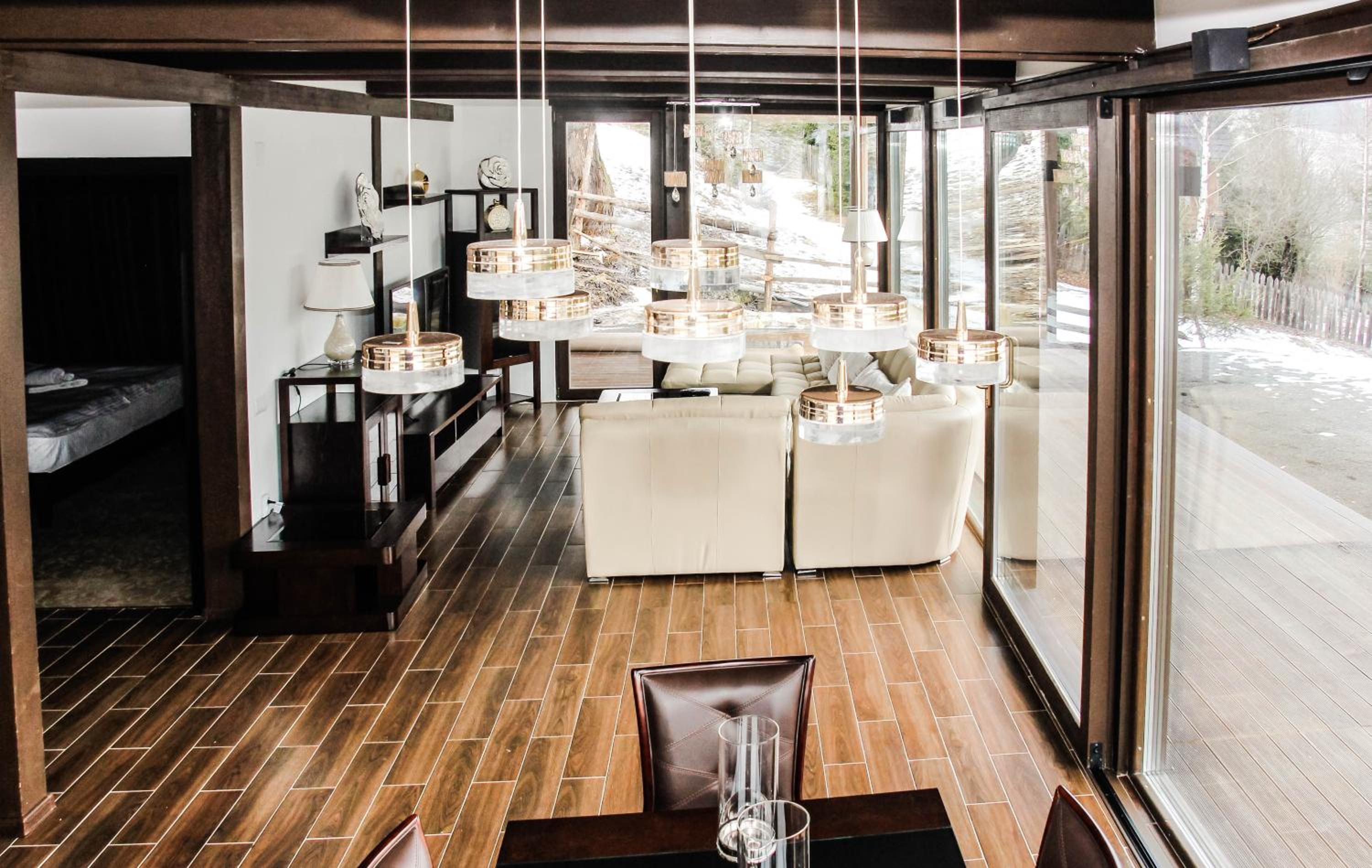 Alpine Lounge