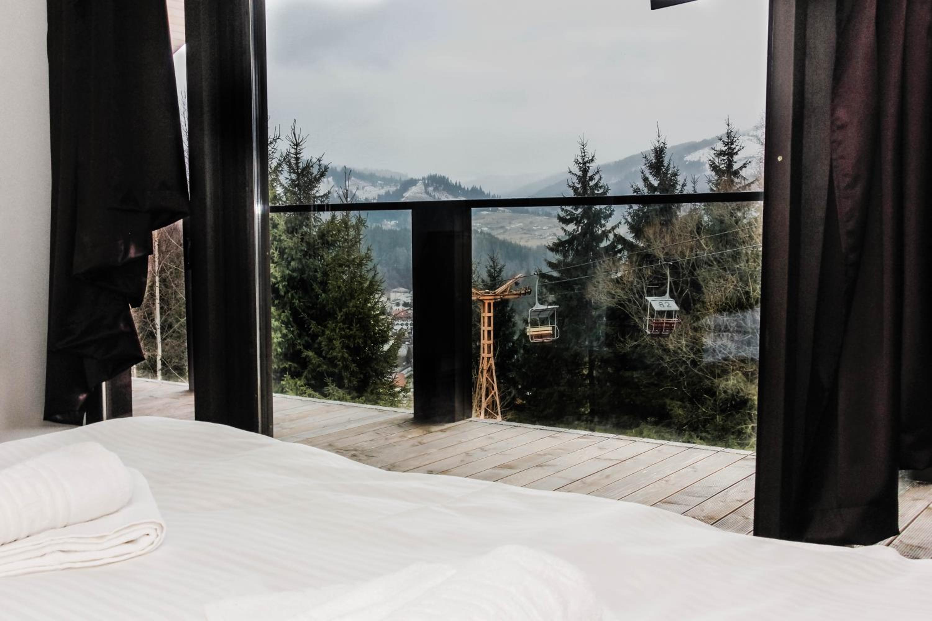 Alpine Lounge