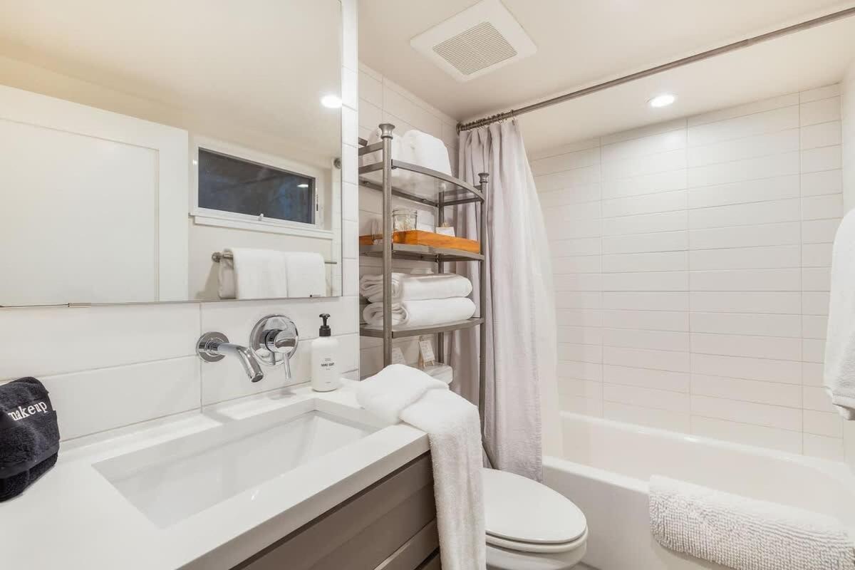 3BD Remodeled Home Near Beach
