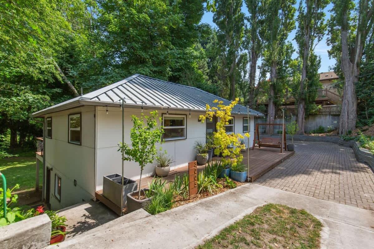 3BD Remodeled Home Near Beach