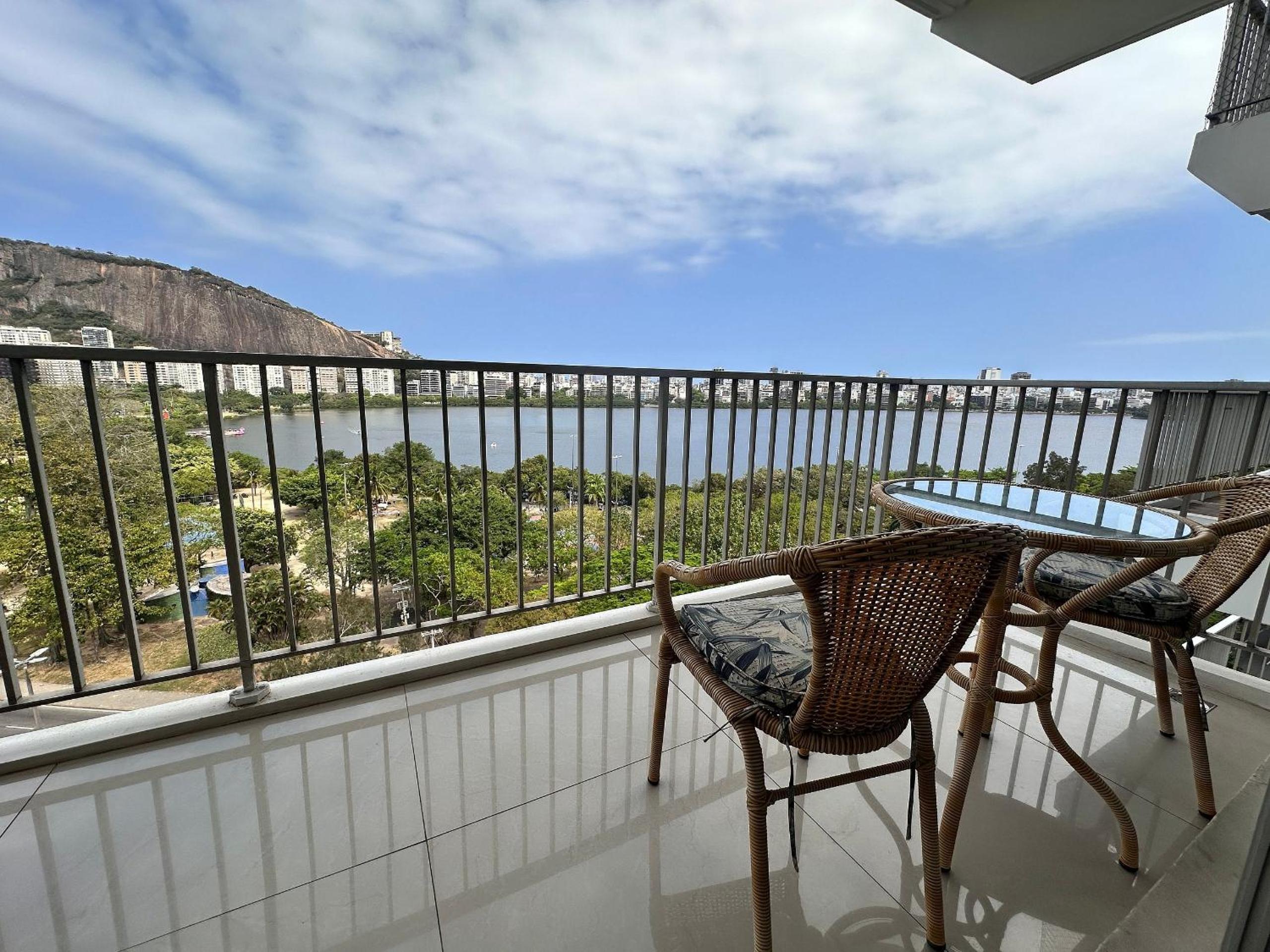 Balcony with incredible view of Lagoa