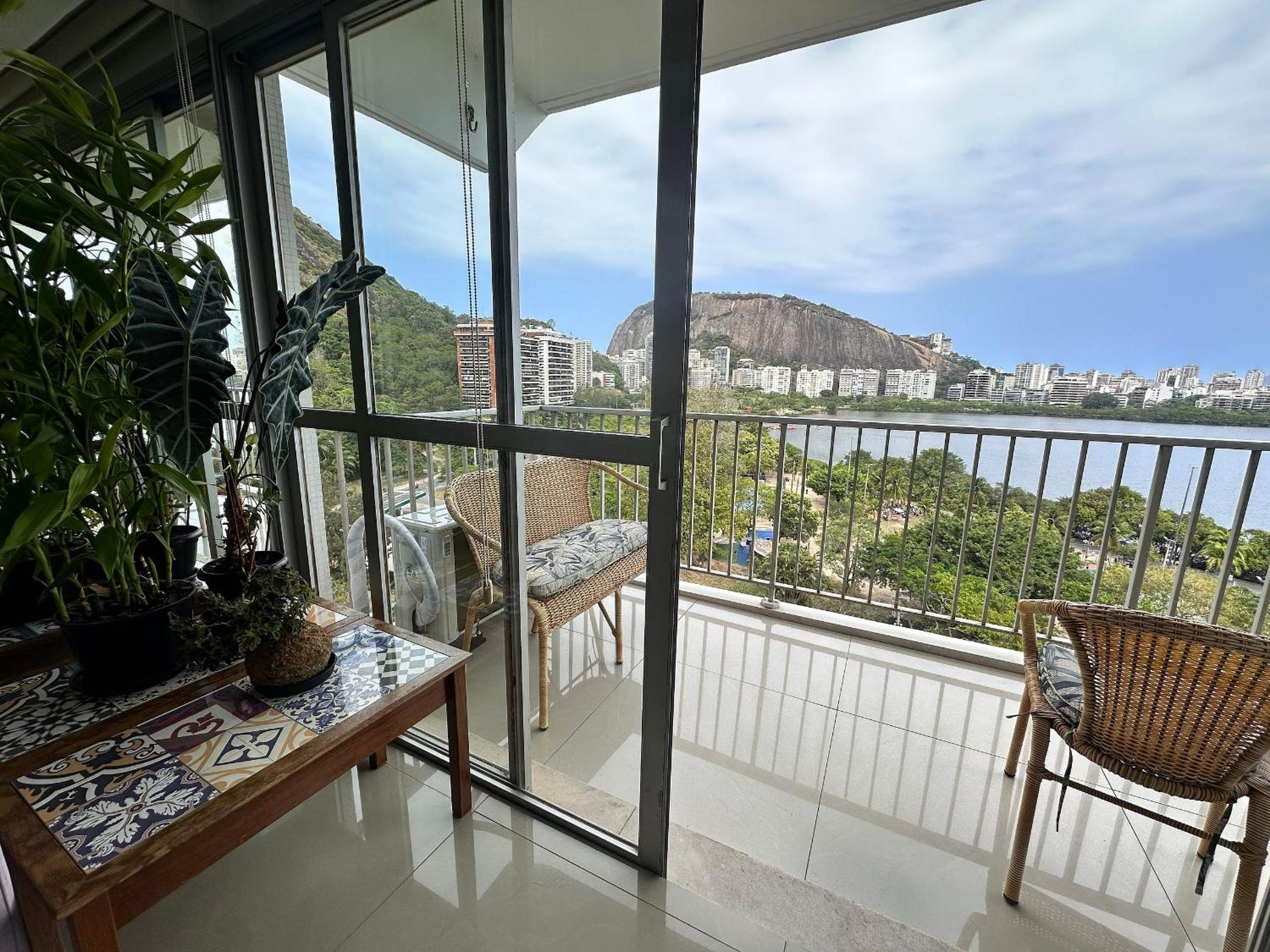 Balcony with incredible view of Lagoa