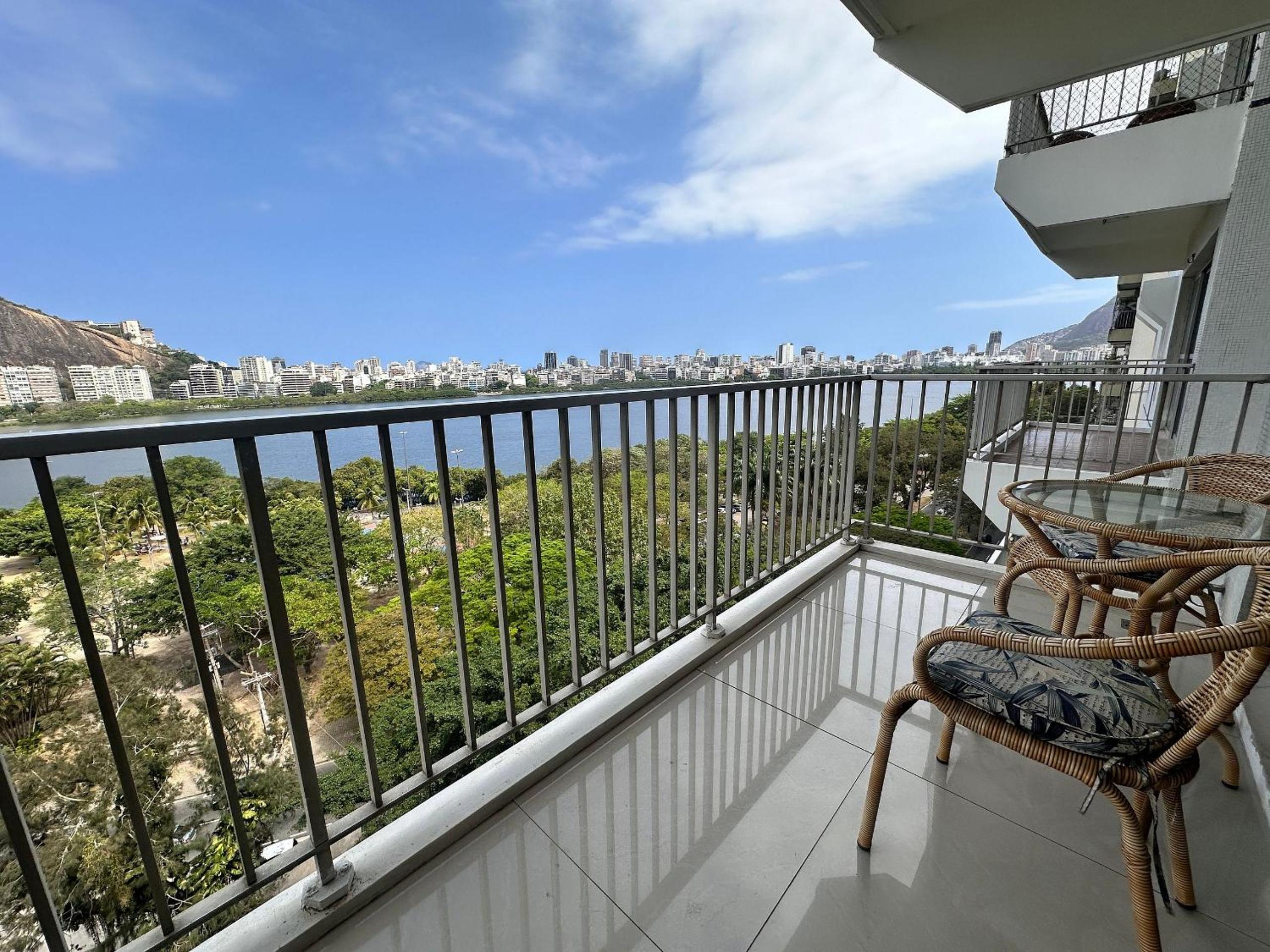 Balcony with incredible view of Lagoa