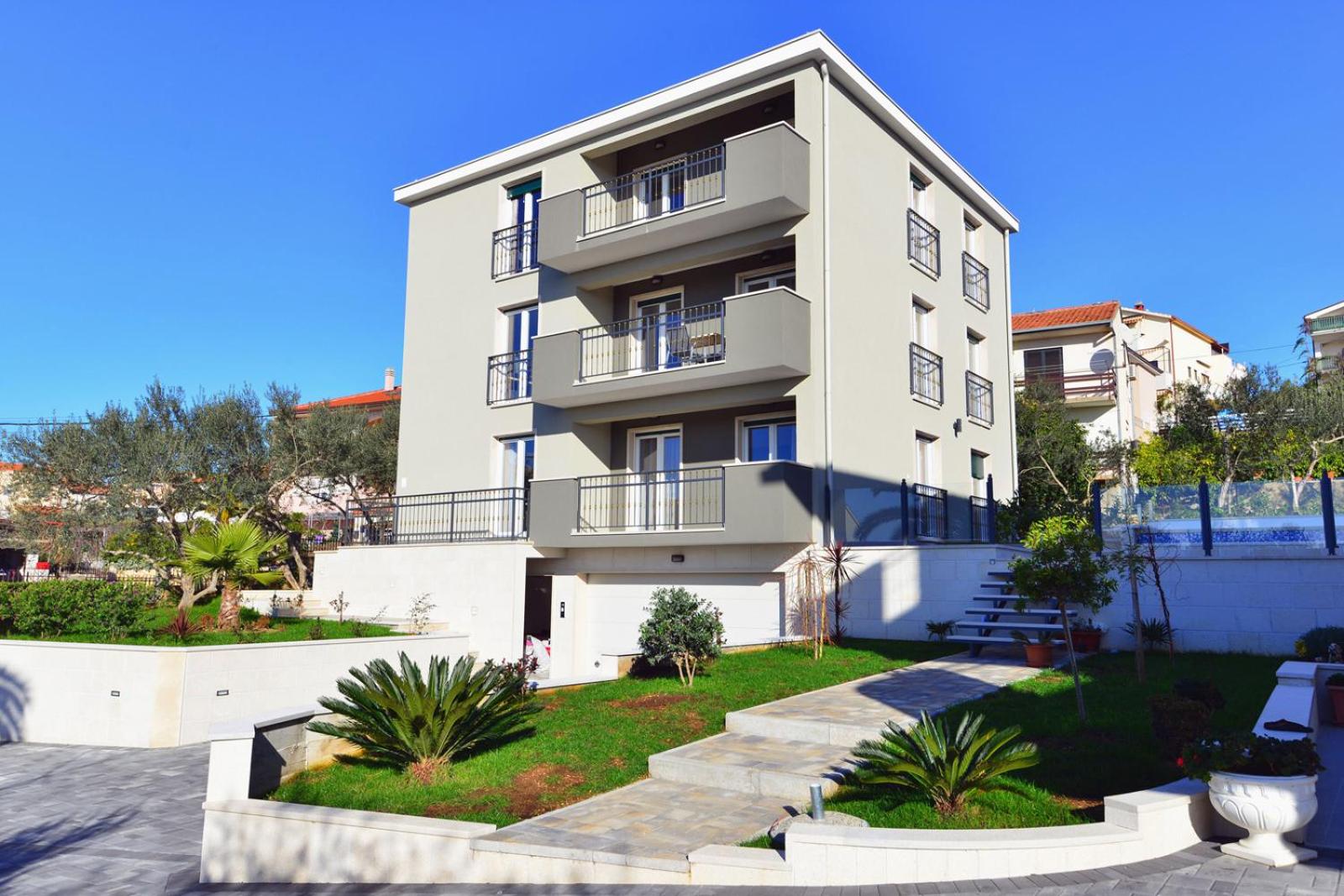 Hotel Apartments Villa Coratina - Image 1