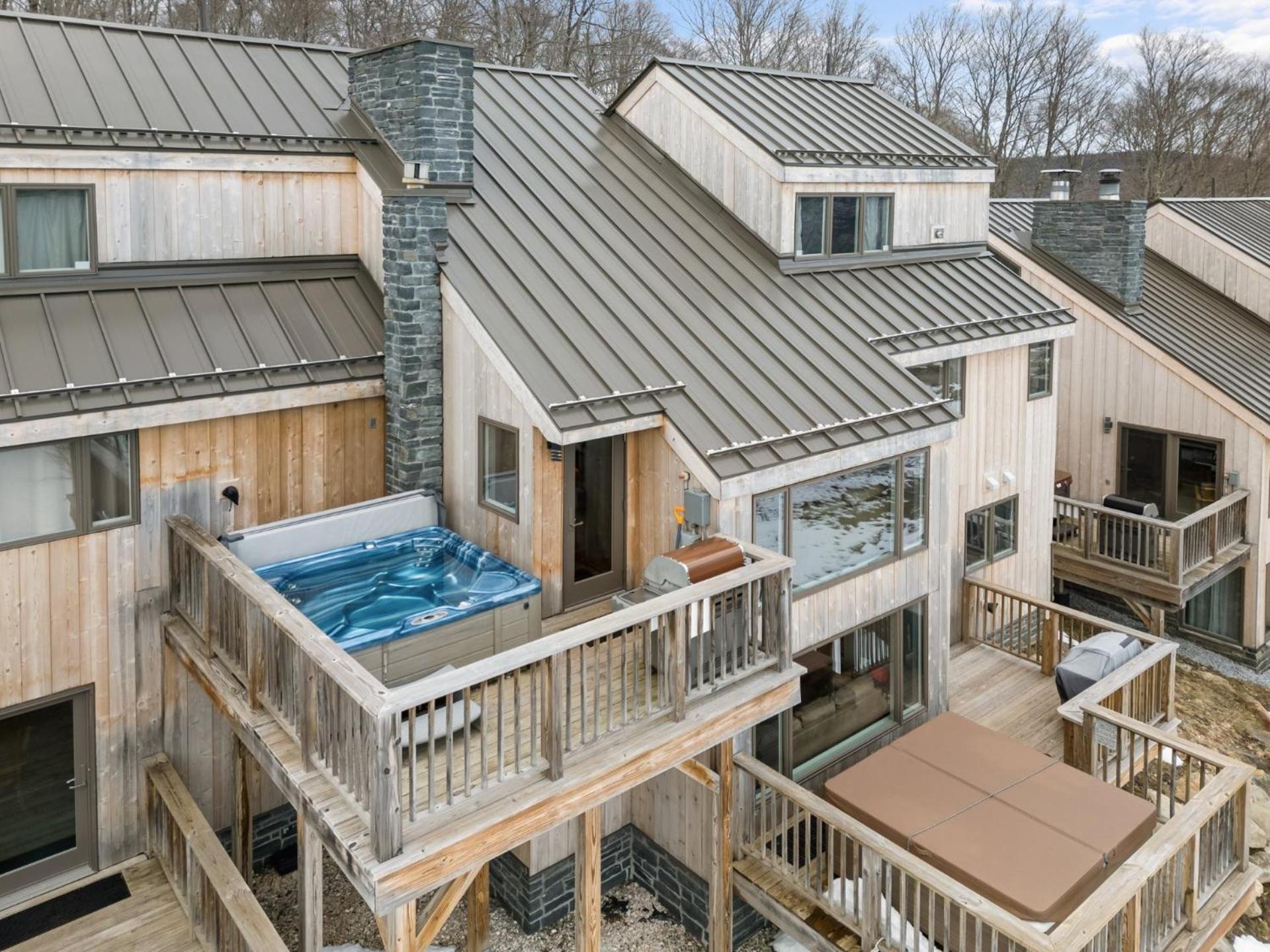 Trailside Village #4 - Slopeside 3BR with Hot Tub and Sauna, Ski In Ski Out on Great Eastern Trail