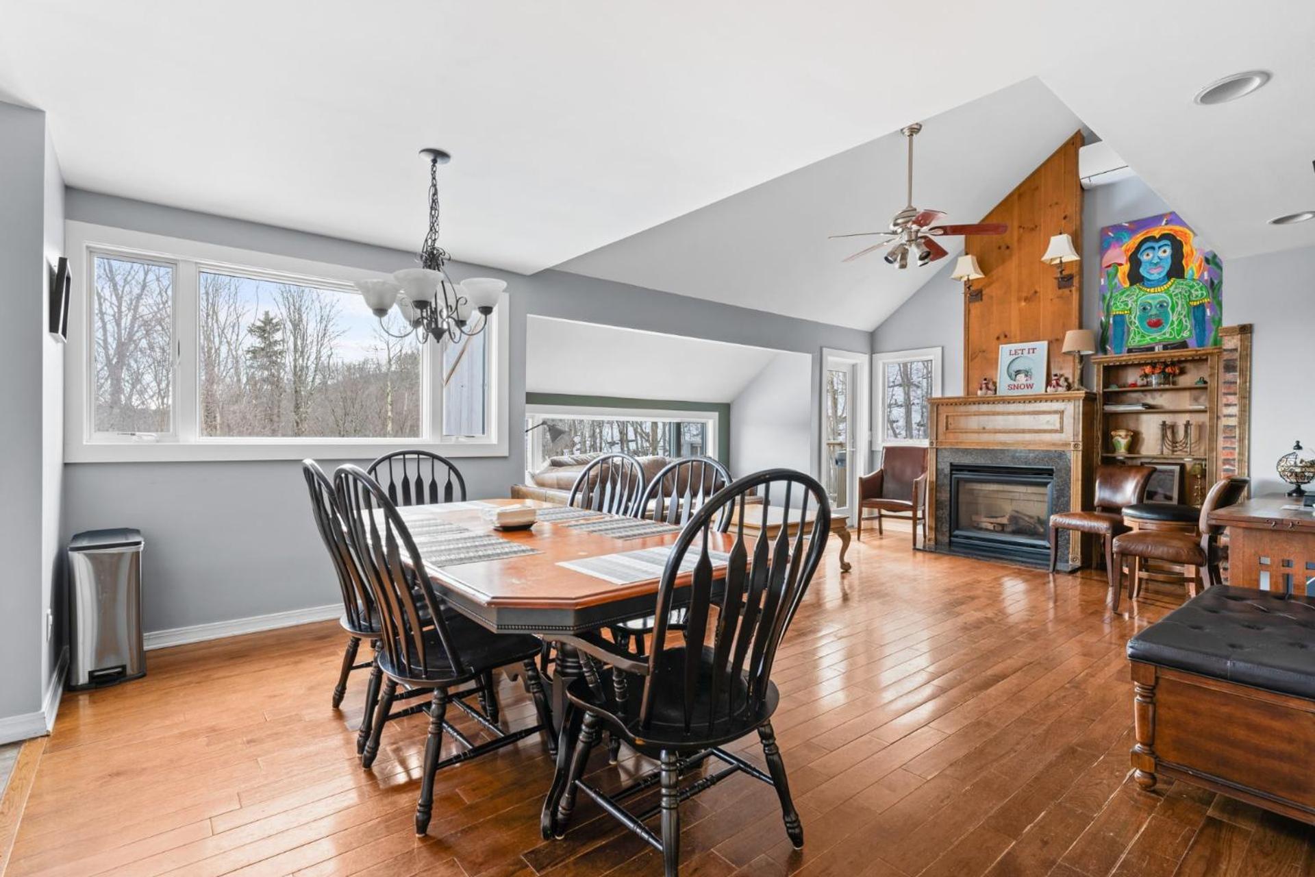 Trailside Village #4 - Slopeside 3BR with Hot Tub and Sauna, Ski In Ski Out on Great Eastern Trail