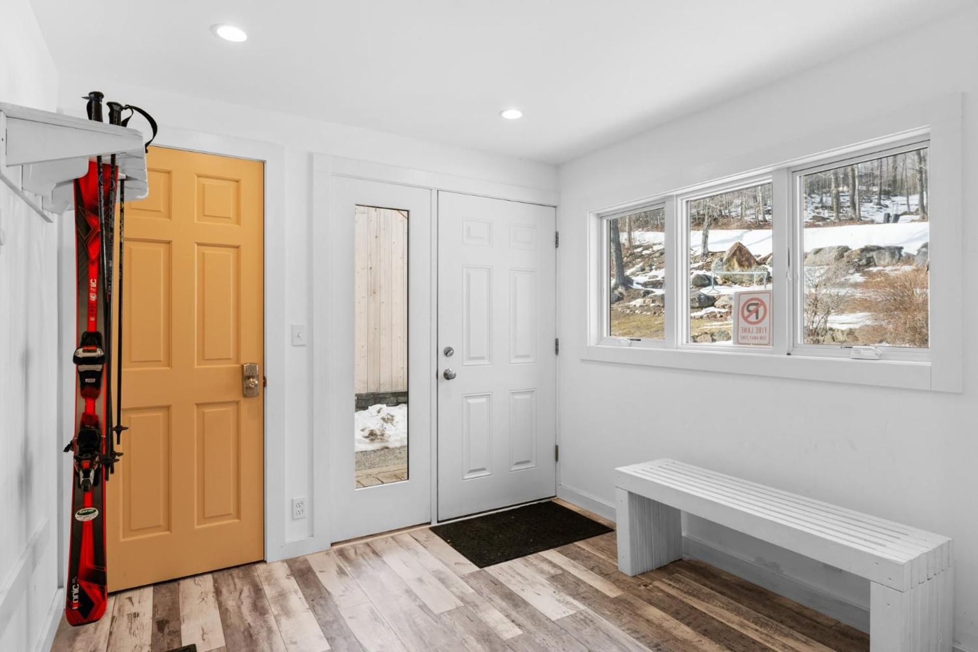 Trailside Village #4 - Slopeside 3BR with Hot Tub and Sauna, Ski In Ski Out on Great Eastern Trail