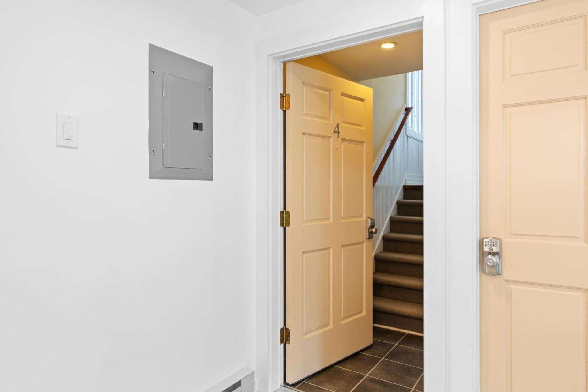 Trailside Village #4 - Slopeside 3BR with Hot Tub and Sauna, Ski In Ski Out on Great Eastern Trail