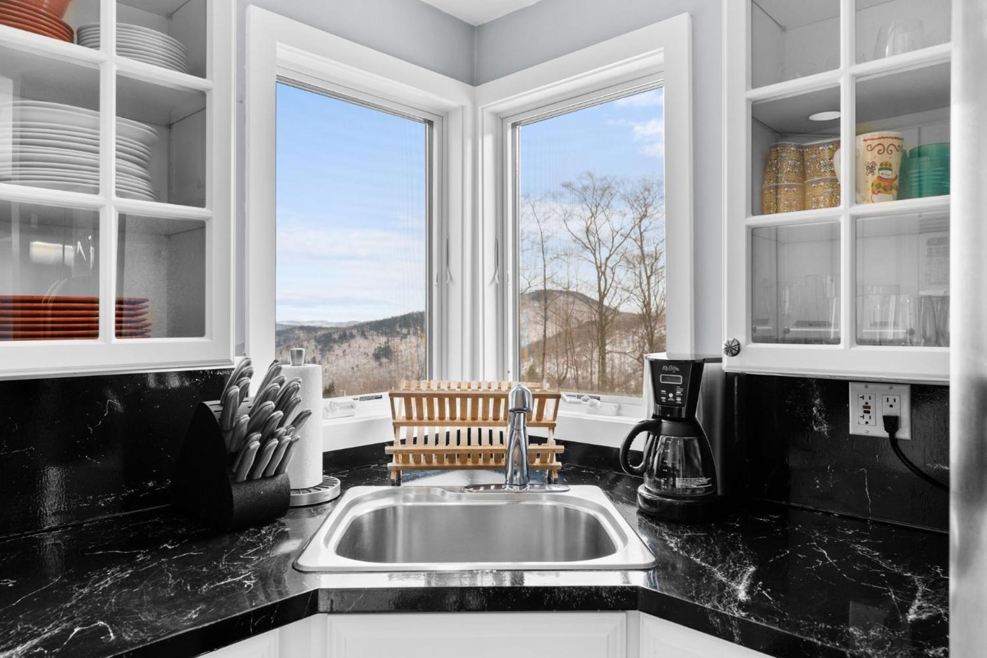 Trailside Village #4 - Slopeside 3BR with Hot Tub and Sauna, Ski In Ski Out on Great Eastern Trail
