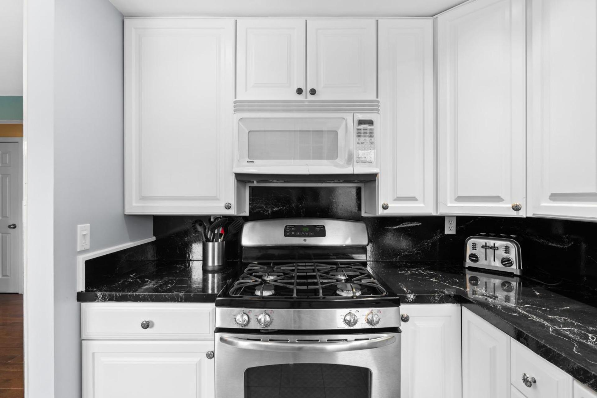 Trailside Village #4 - Slopeside 3BR with Hot Tub and Sauna, Ski In Ski Out on Great Eastern Trail