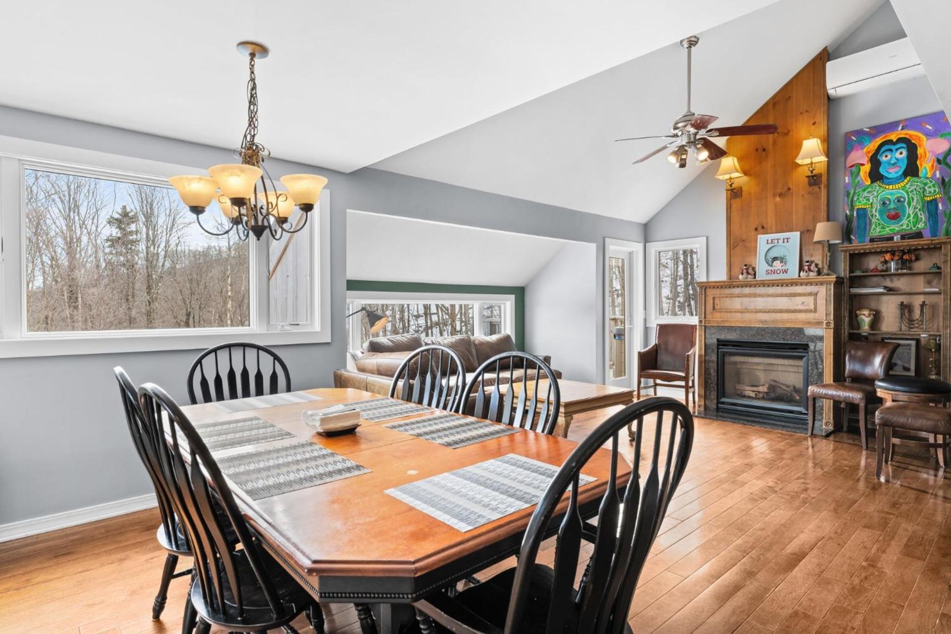 Trailside Village #4 - Slopeside 3BR with Hot Tub and Sauna, Ski In Ski Out on Great Eastern Trail
