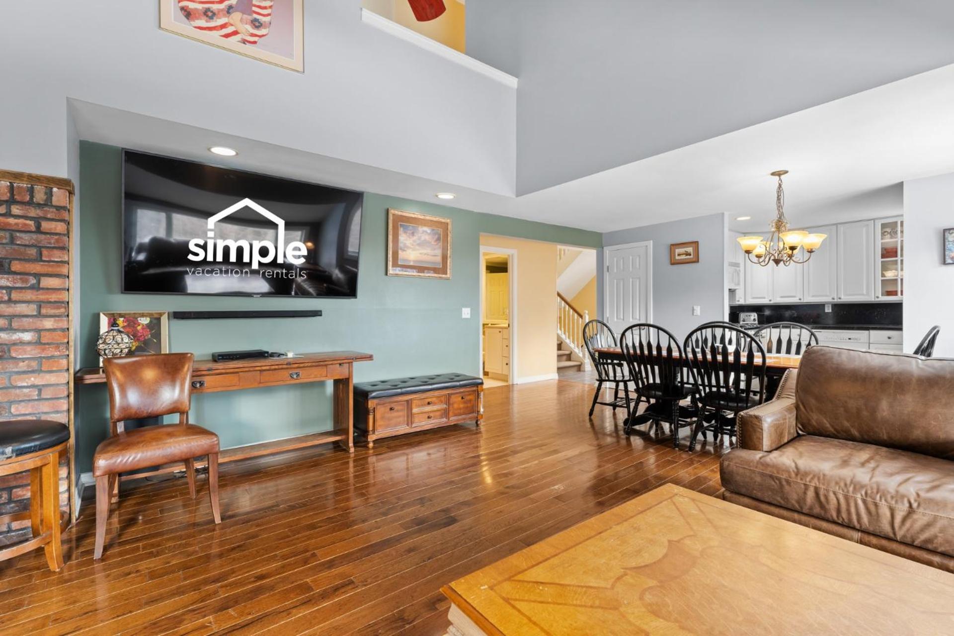 Trailside Village #4 - Slopeside 3BR with Hot Tub and Sauna, Ski In Ski Out on Great Eastern Trail