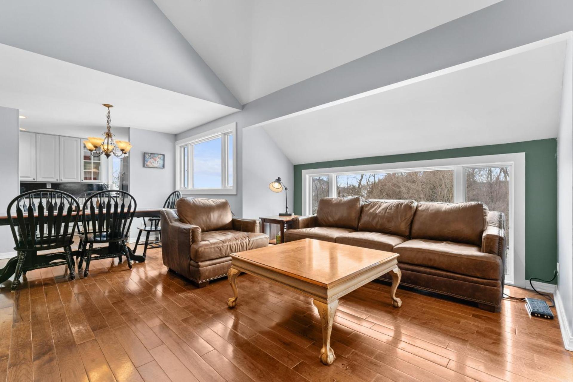 Trailside Village #4 - Slopeside 3BR with Hot Tub and Sauna, Ski In Ski Out on Great Eastern Trail