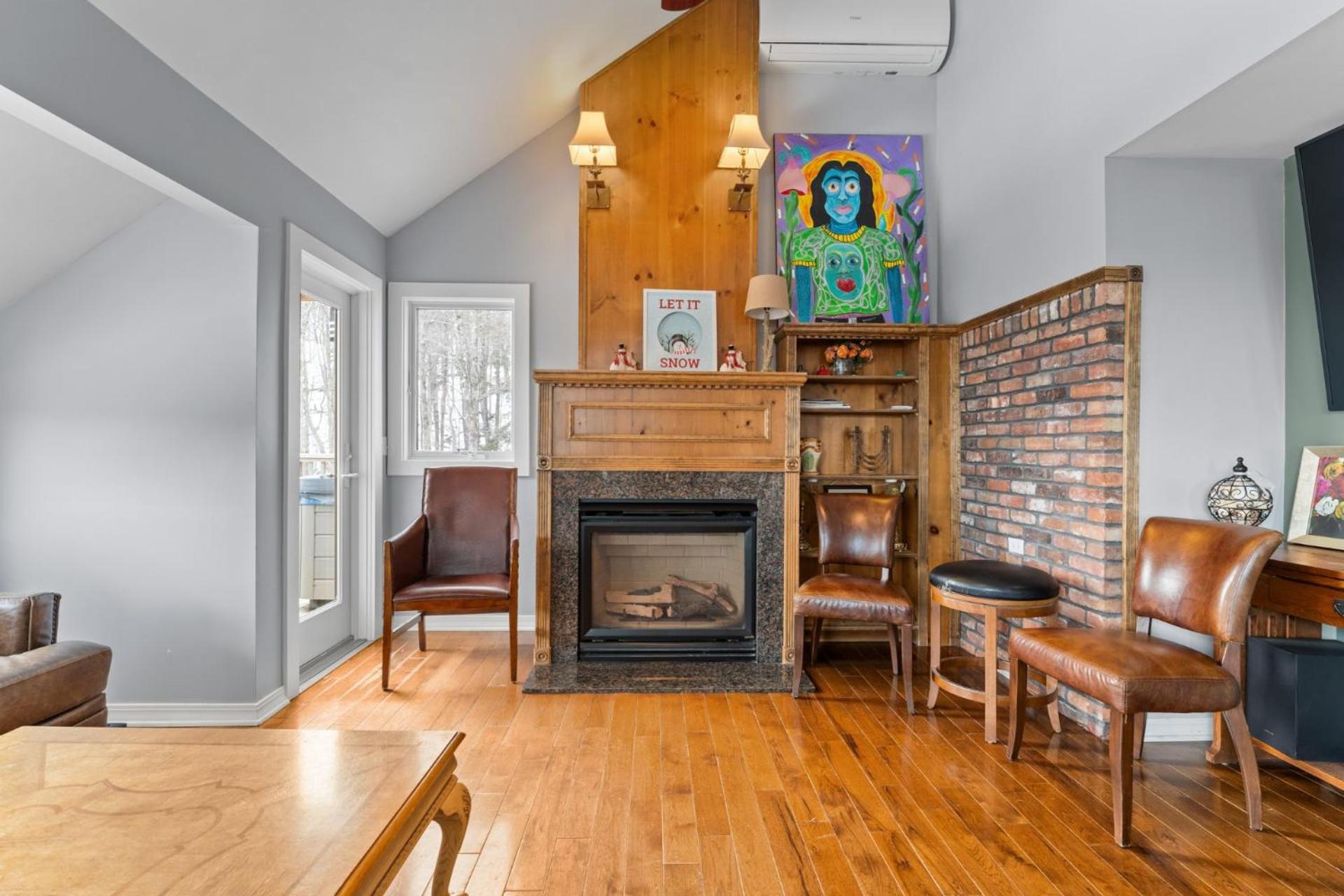 Trailside Village #4 - Slopeside 3BR with Hot Tub and Sauna, Ski In Ski Out on Great Eastern Trail