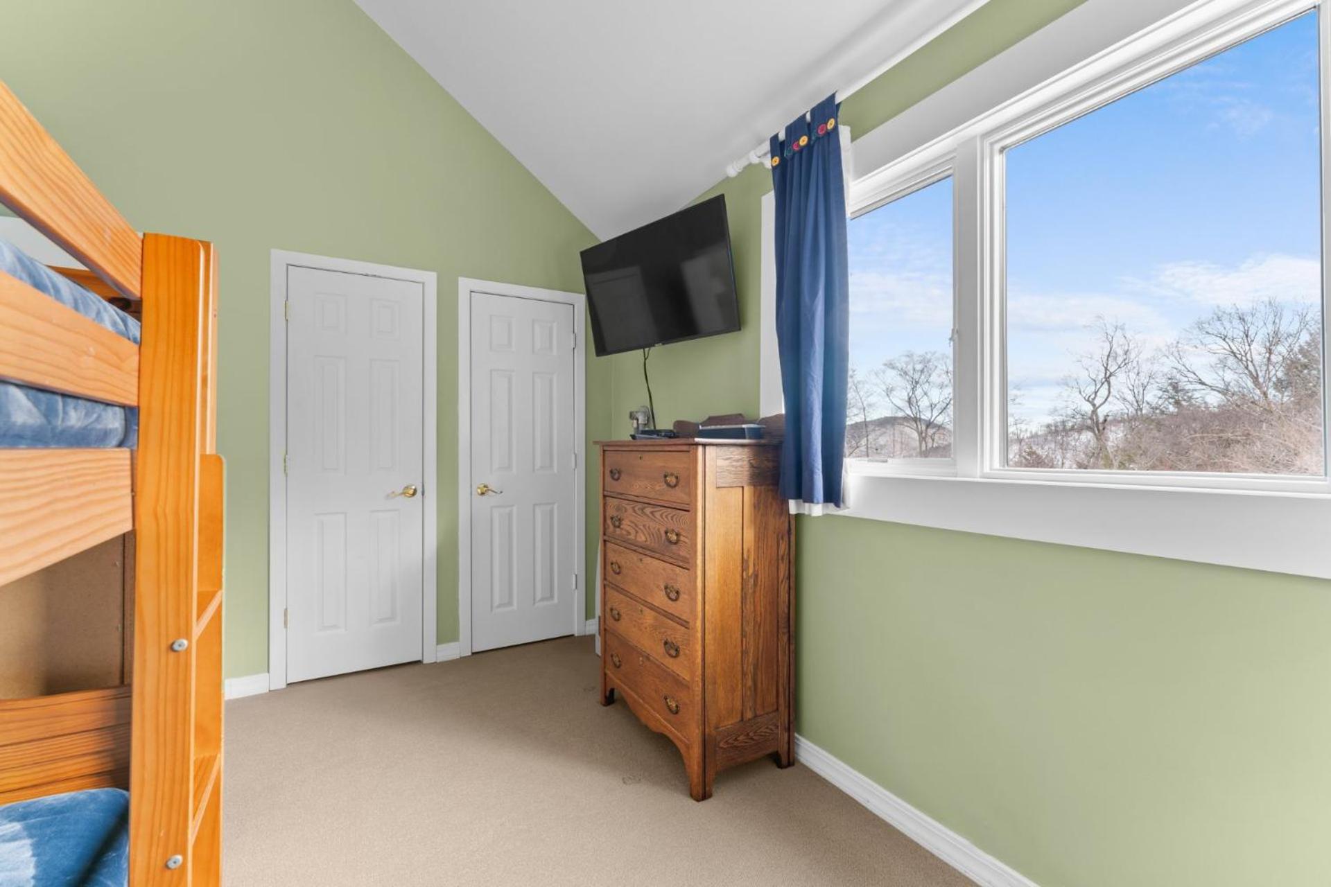 Trailside Village #4 - Slopeside 3BR with Hot Tub and Sauna, Ski In Ski Out on Great Eastern Trail