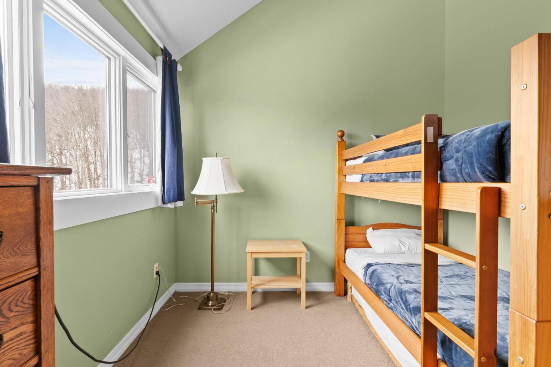 Trailside Village #4 - Slopeside 3BR with Hot Tub and Sauna, Ski In Ski Out on Great Eastern Trail