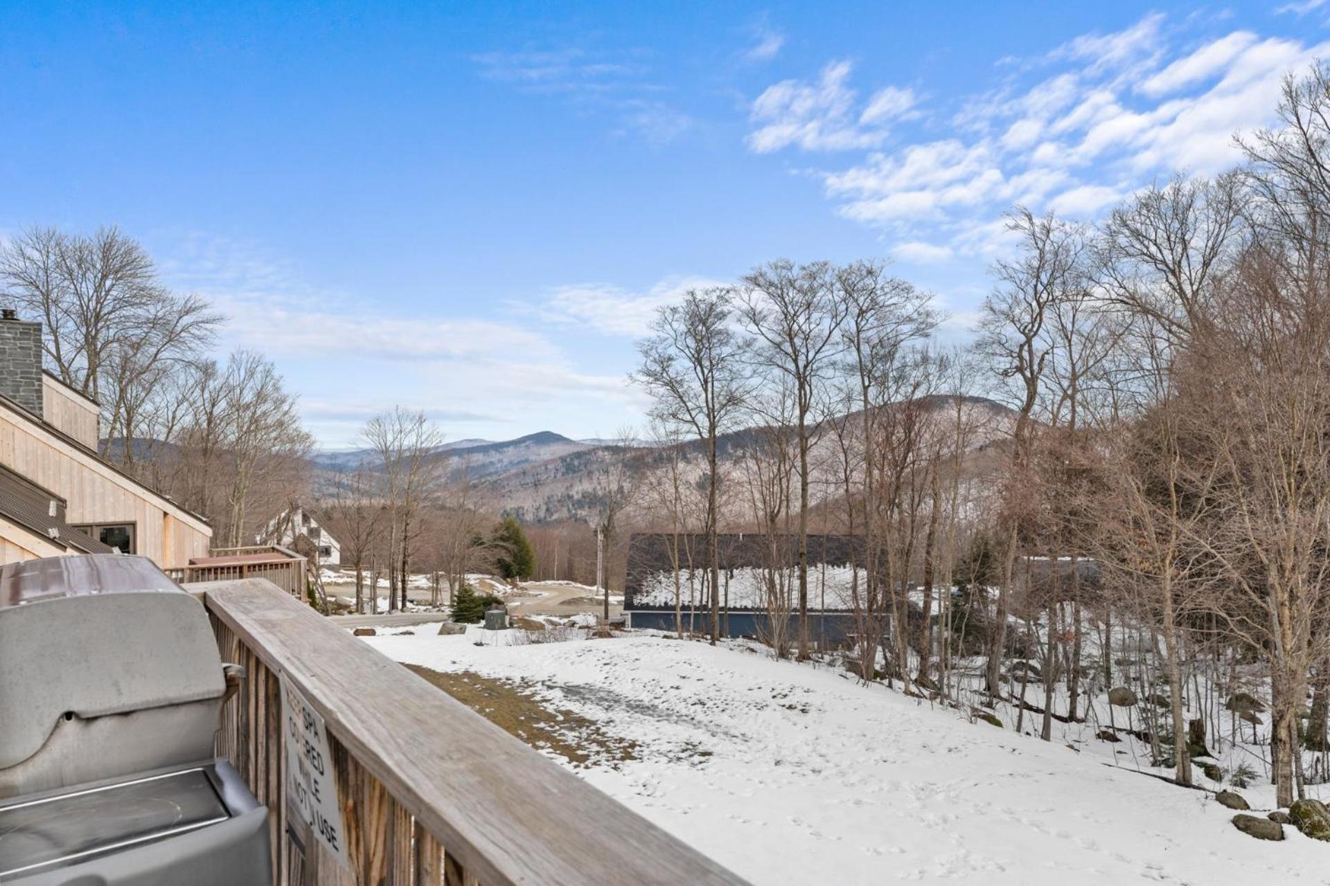 Trailside Village #4 - Slopeside 3BR with Hot Tub and Sauna, Ski In Ski Out on Great Eastern Trail