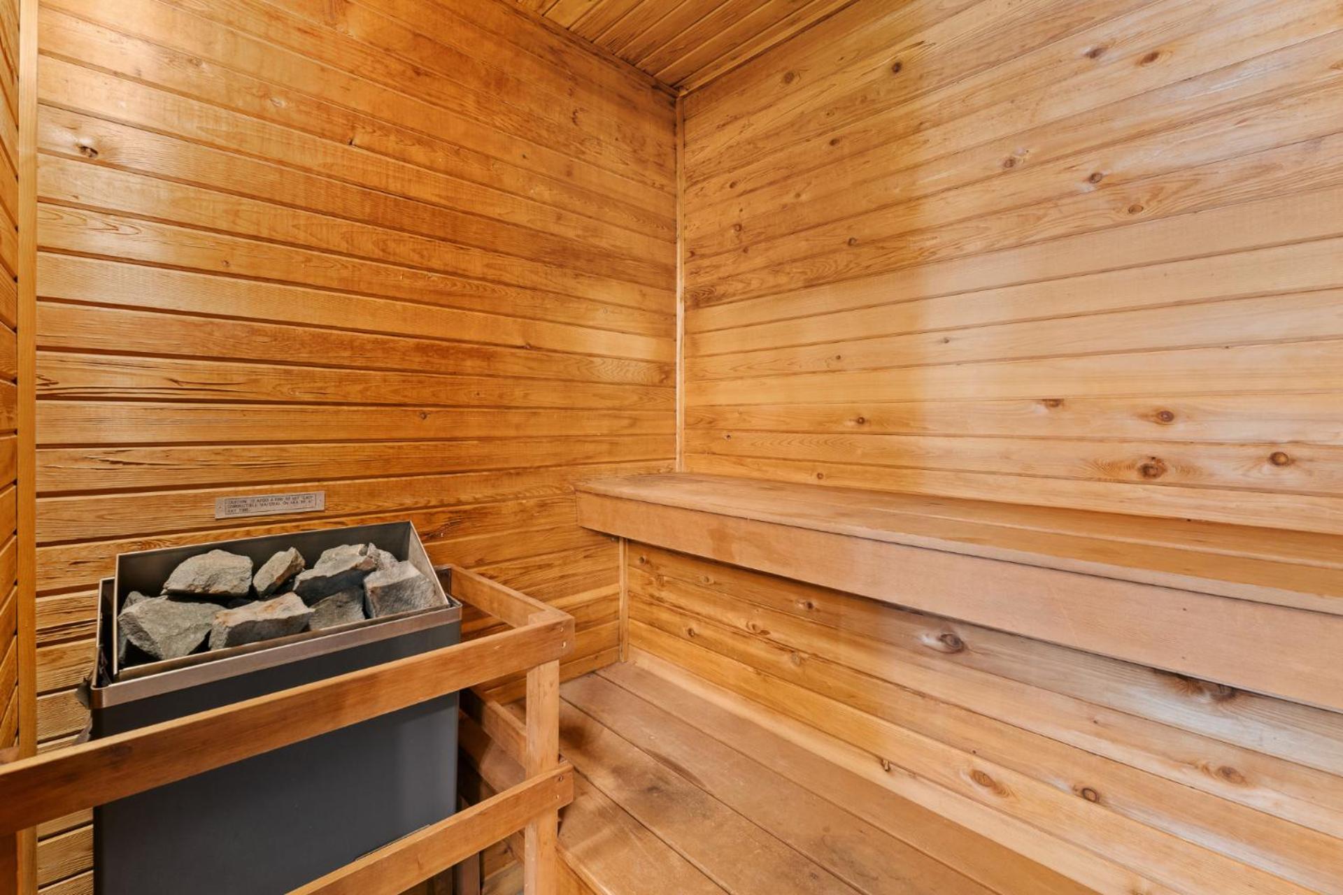 Trailside Village #5 - Slopeside 1BR with Hot Tub and Sauna, Ski In Ski Out on Great Eastern Trail